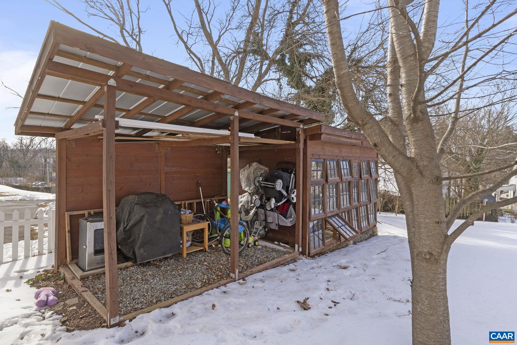 1319 RIVERDALE DR