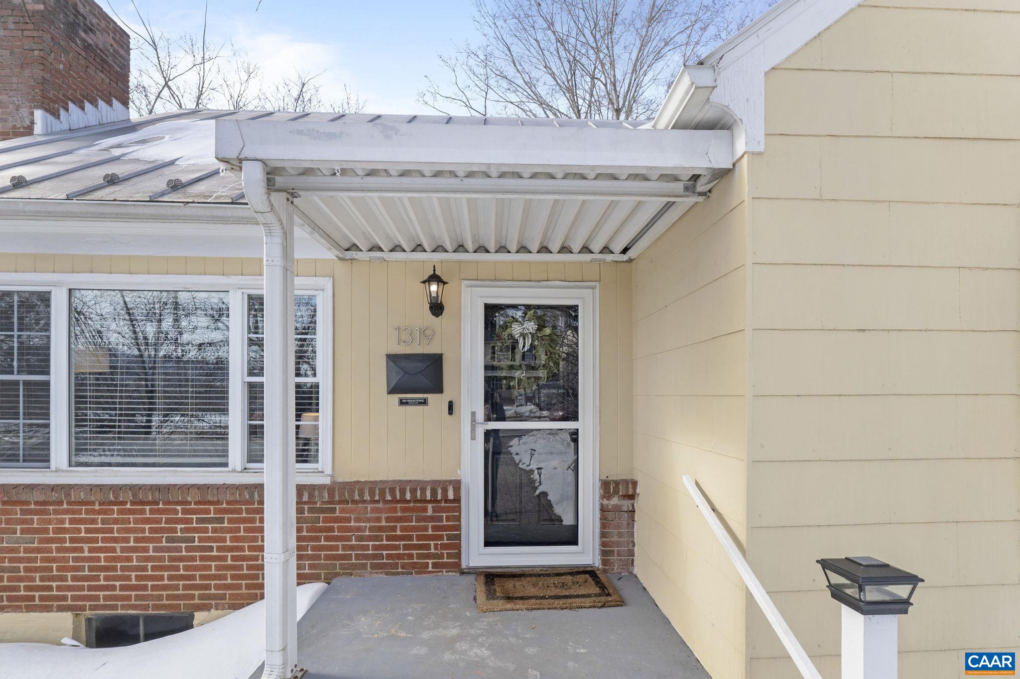 1319 RIVERDALE DR