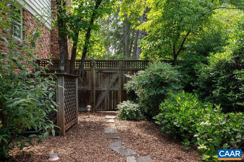 1621 MEADOWBROOK HEIGHTS RD