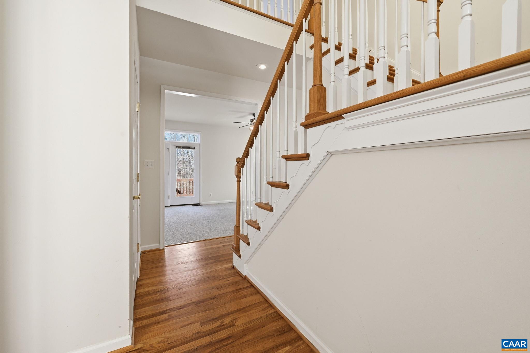 376 LAKE DR