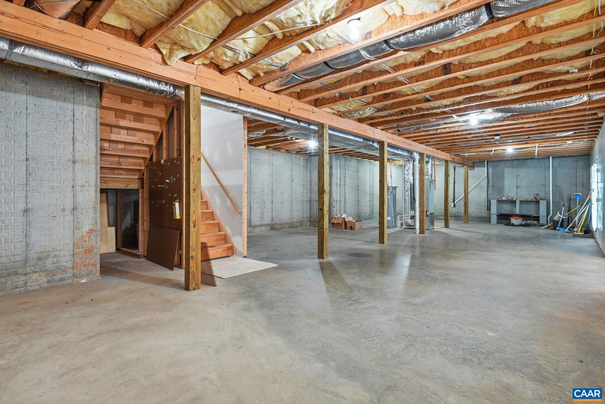 376 LAKE DR