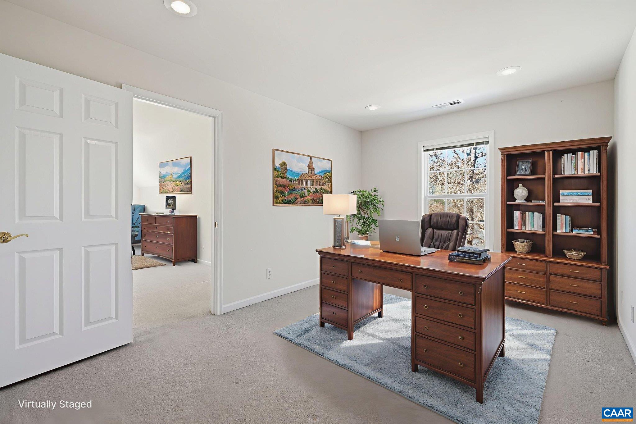 376 LAKE DR