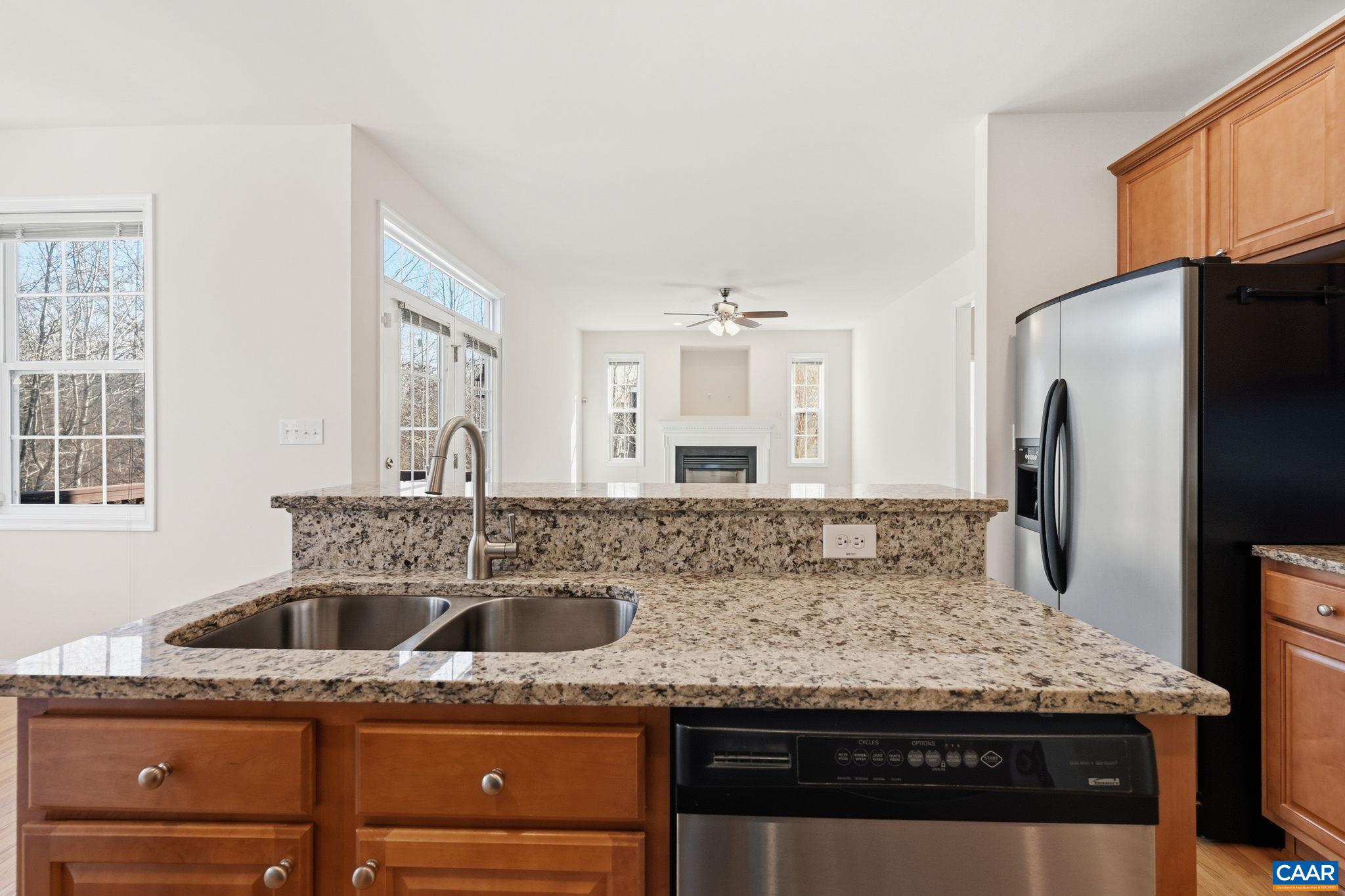 376 LAKE DR