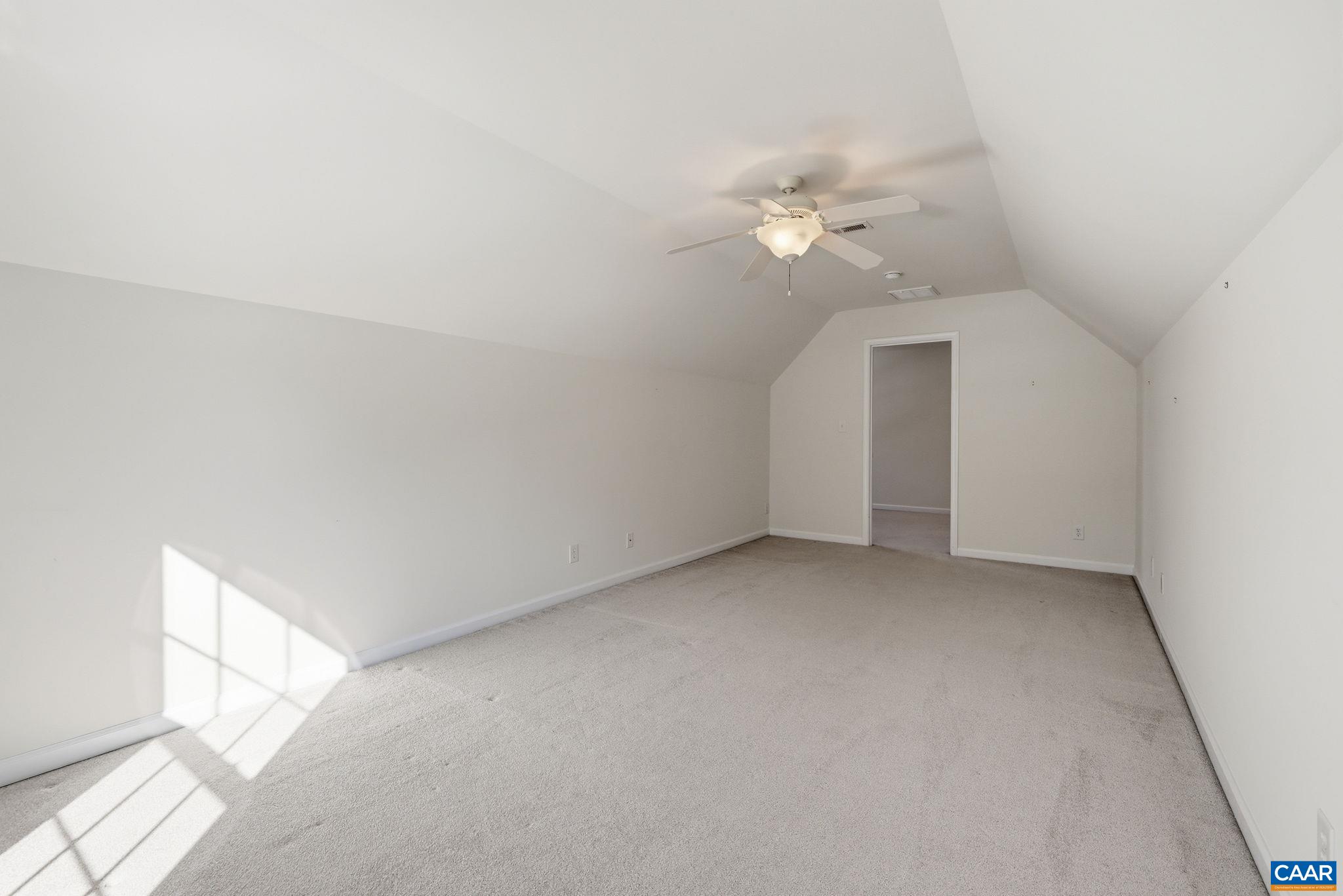 376 LAKE DR