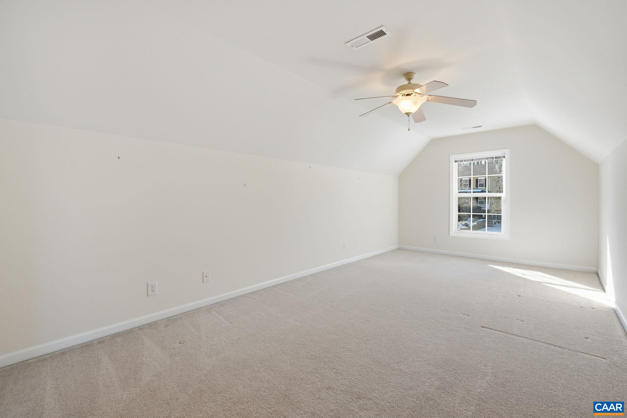 376 LAKE DR