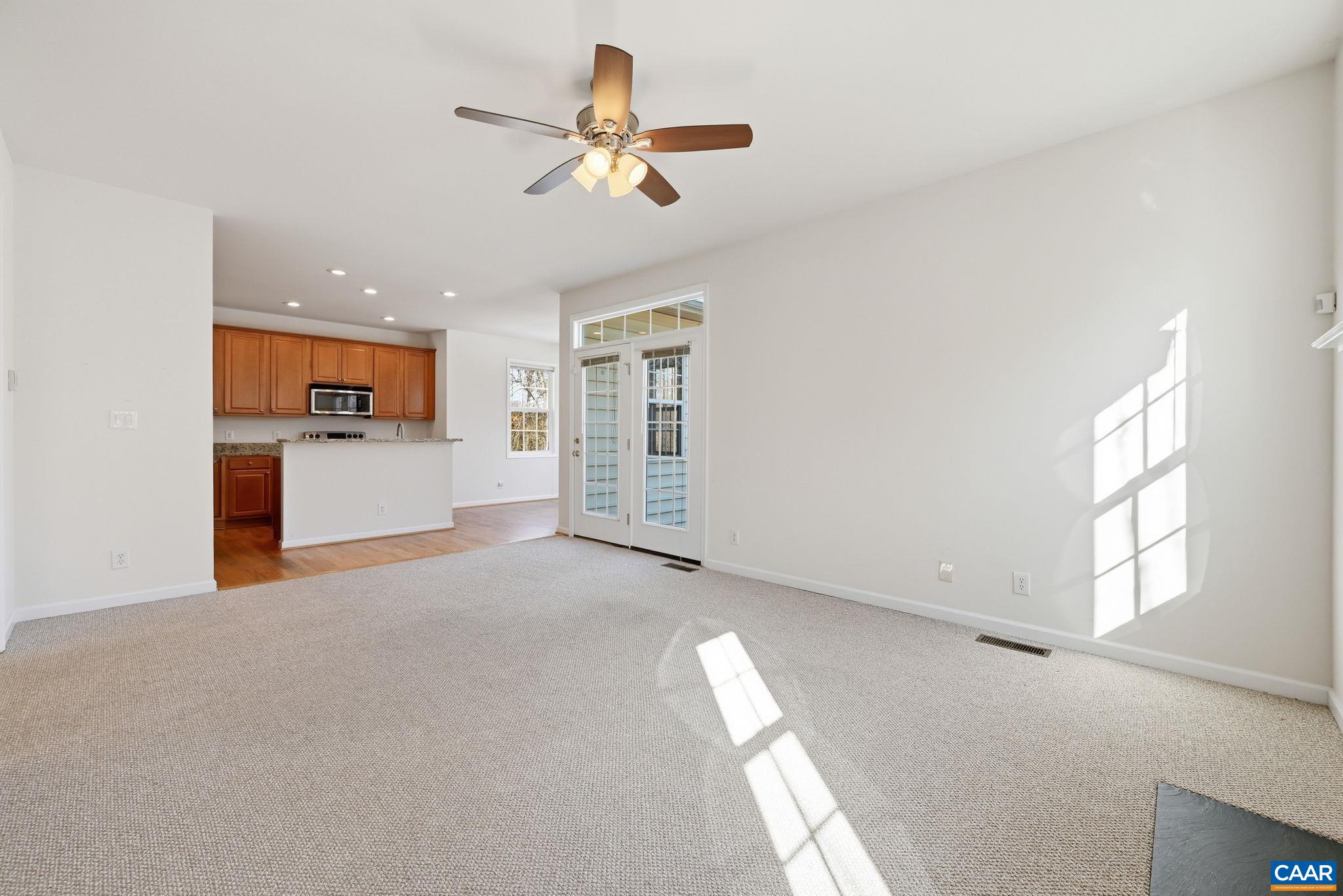 376 LAKE DR