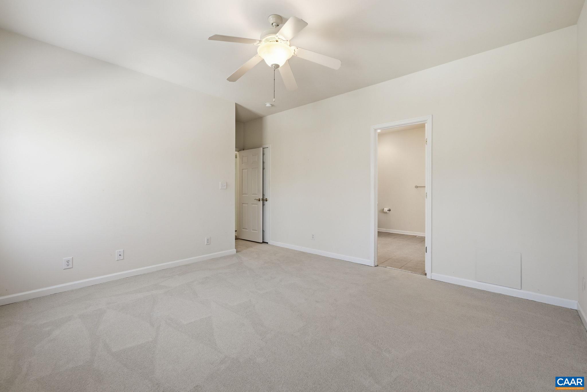 376 LAKE DR