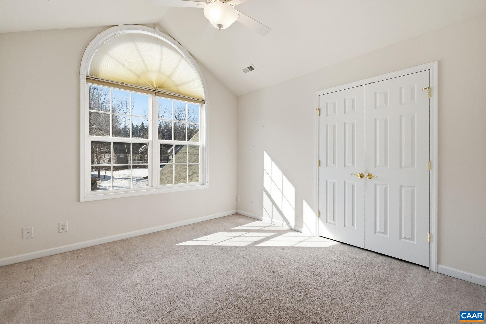 376 LAKE DR