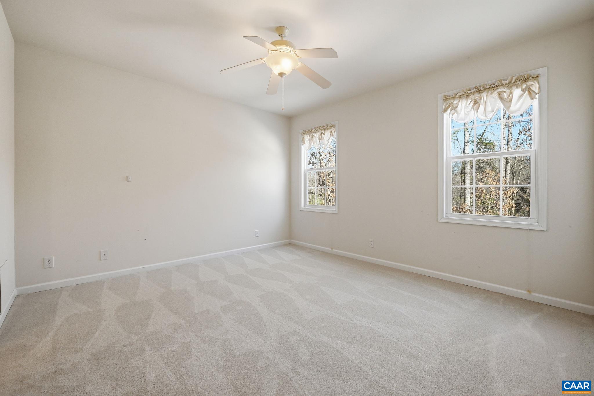 376 LAKE DR