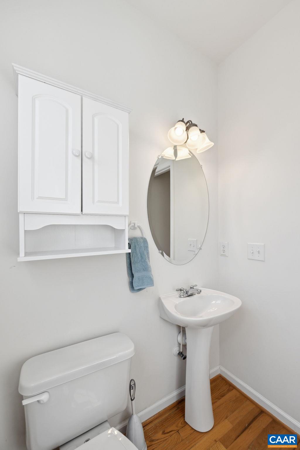 376 LAKE DR