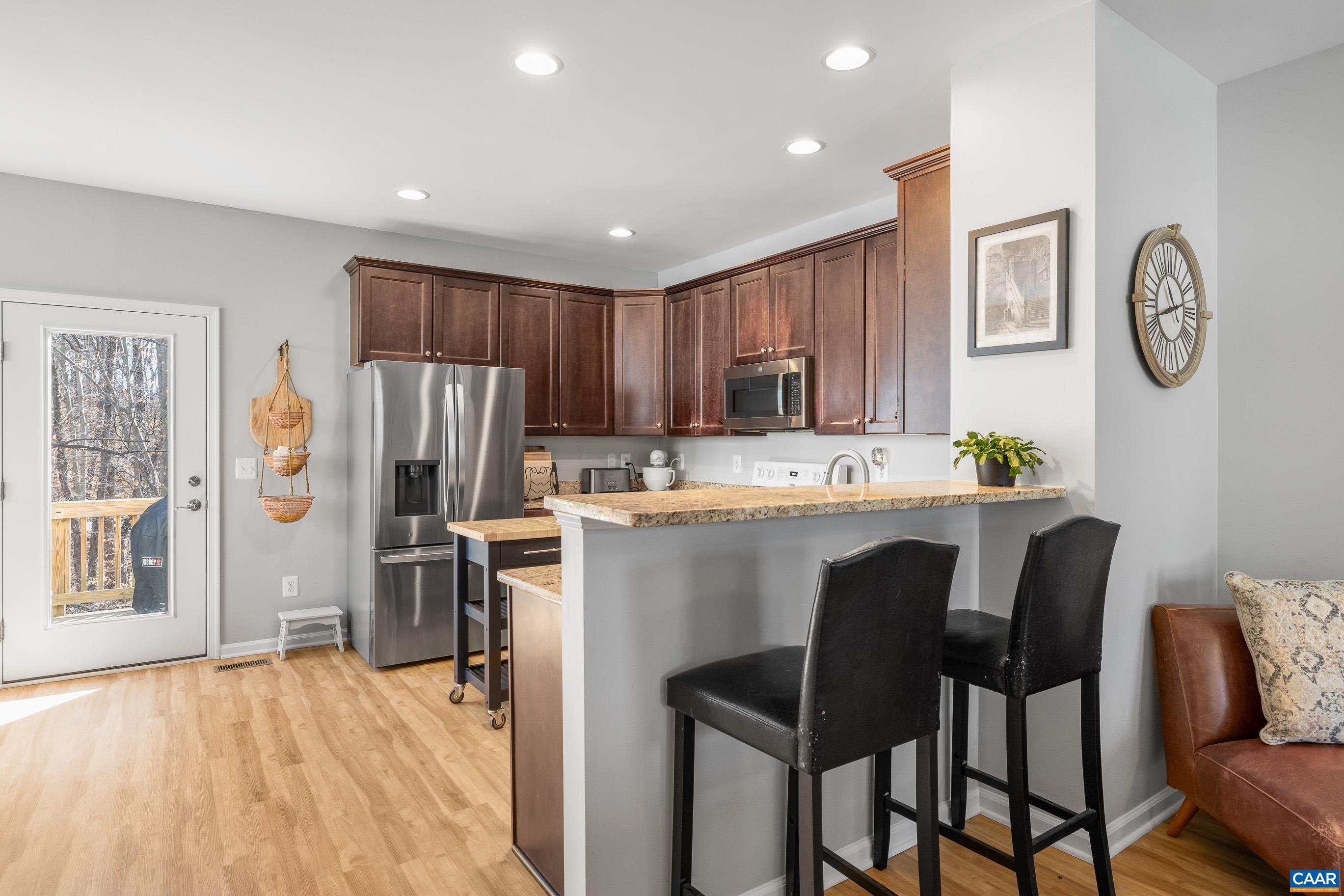 120 LONGWOOD DR Unit: A