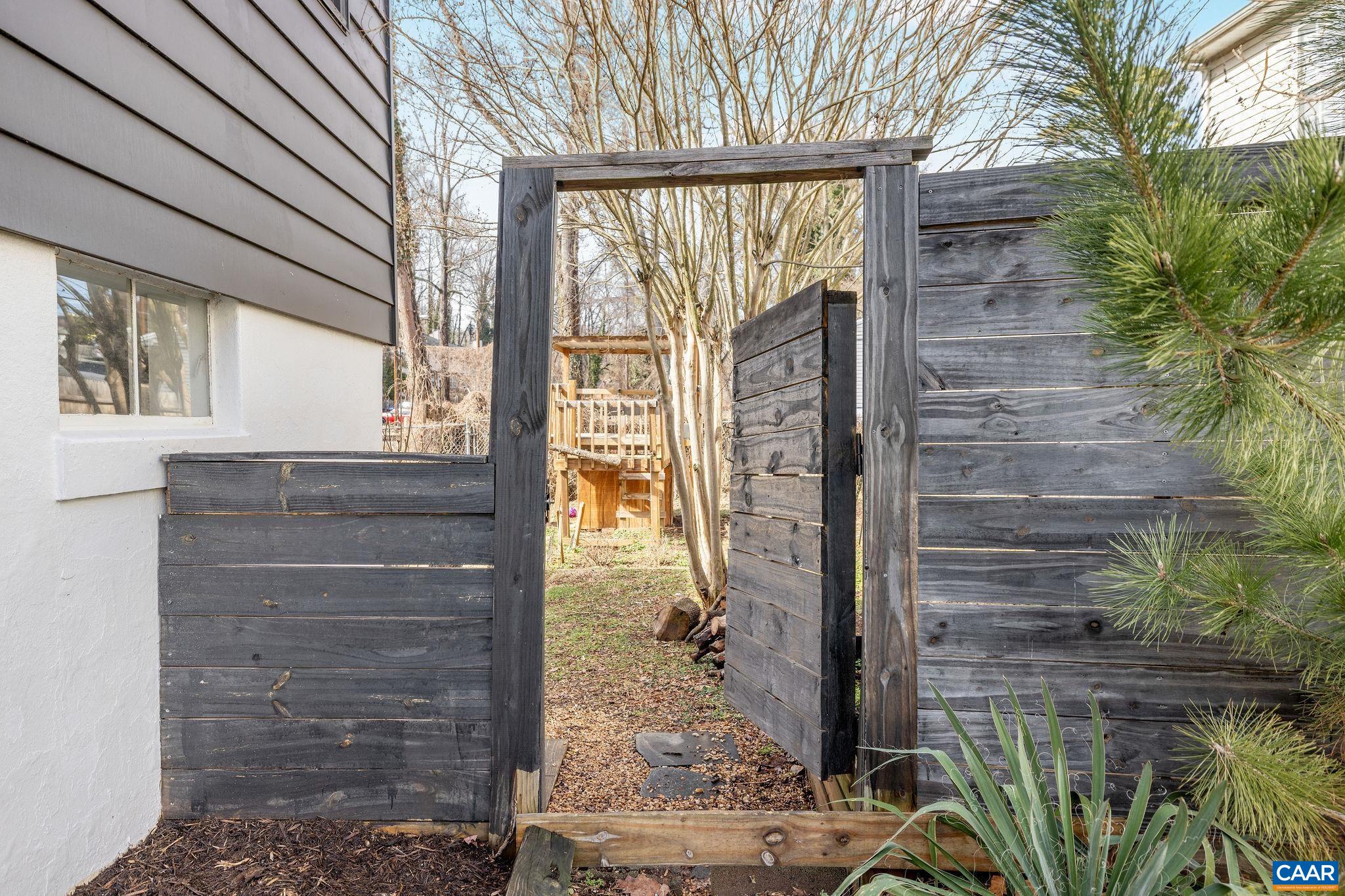 1411 BAKER ST