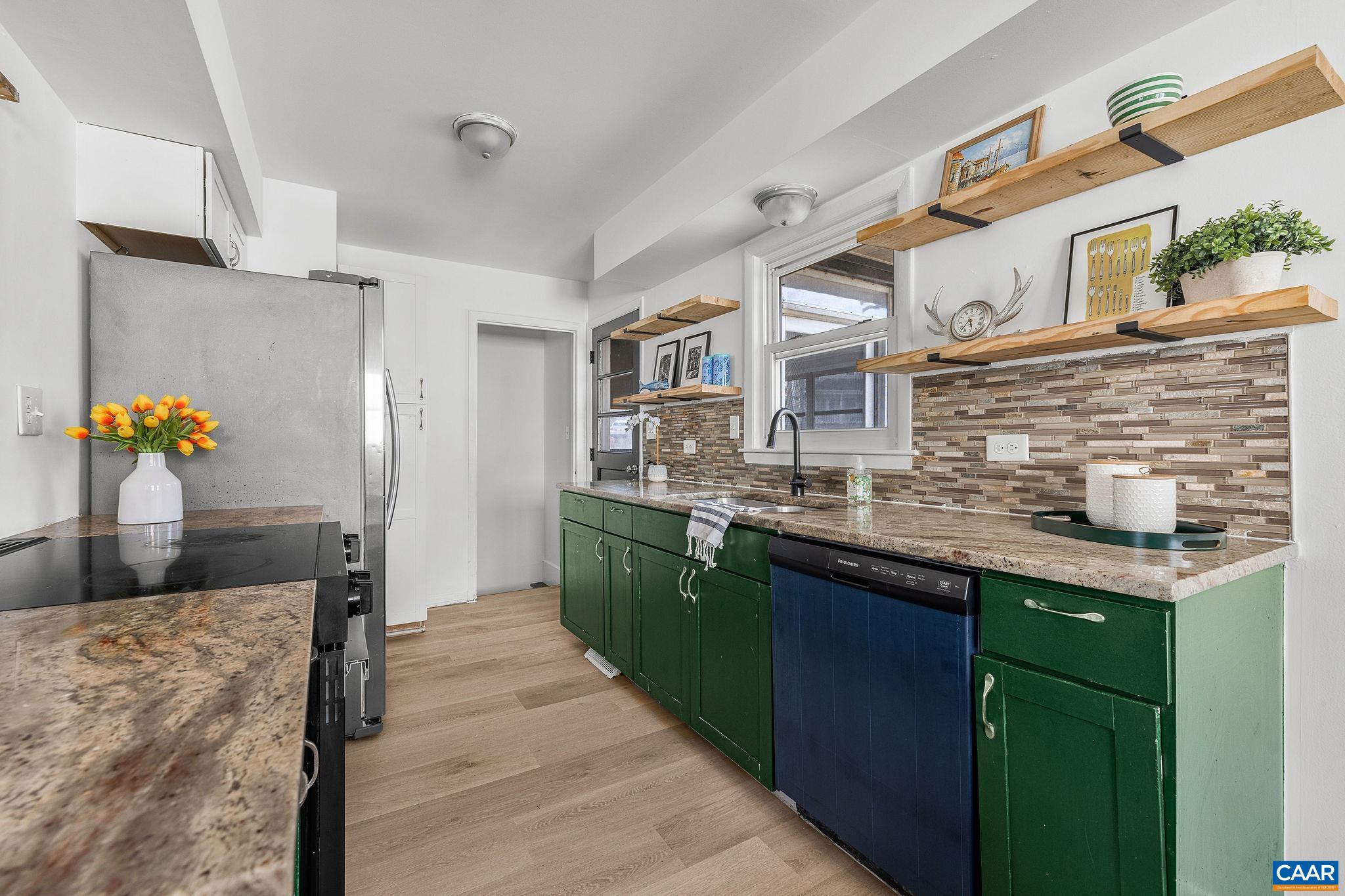 1411 BAKER ST