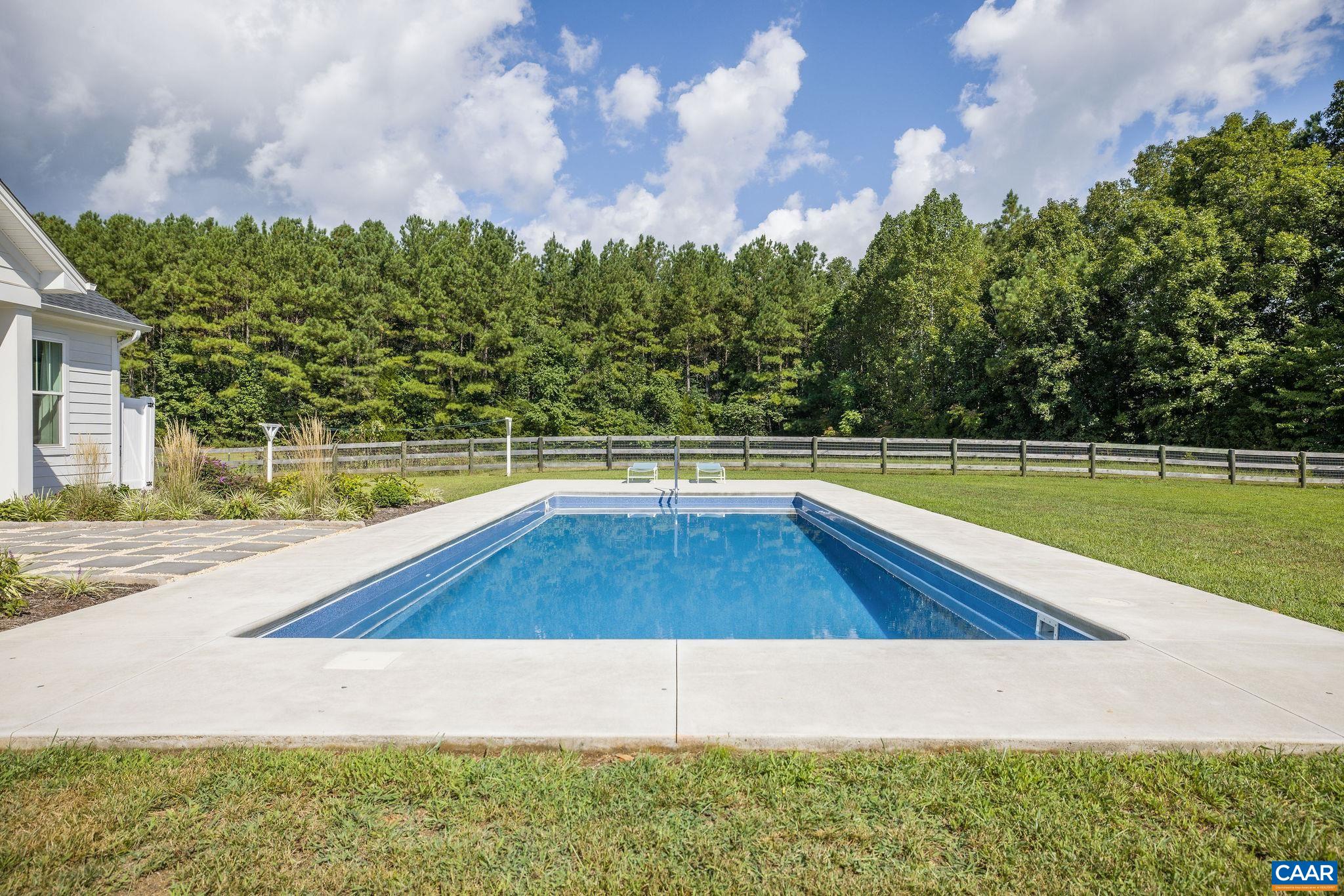 1570 JAMES RIVER RD