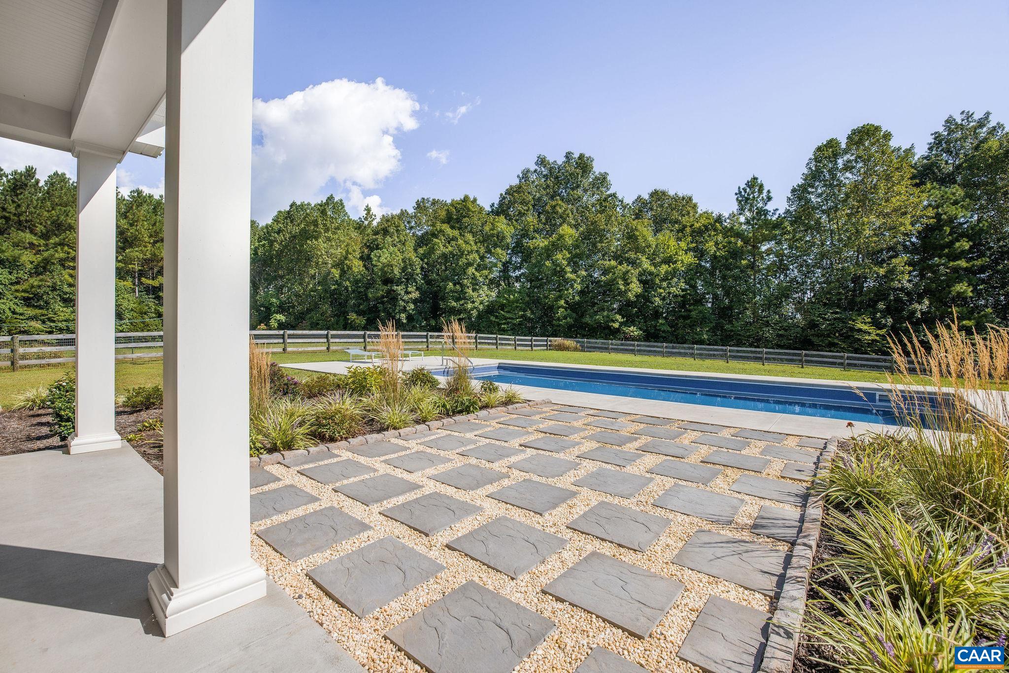 1570 JAMES RIVER RD