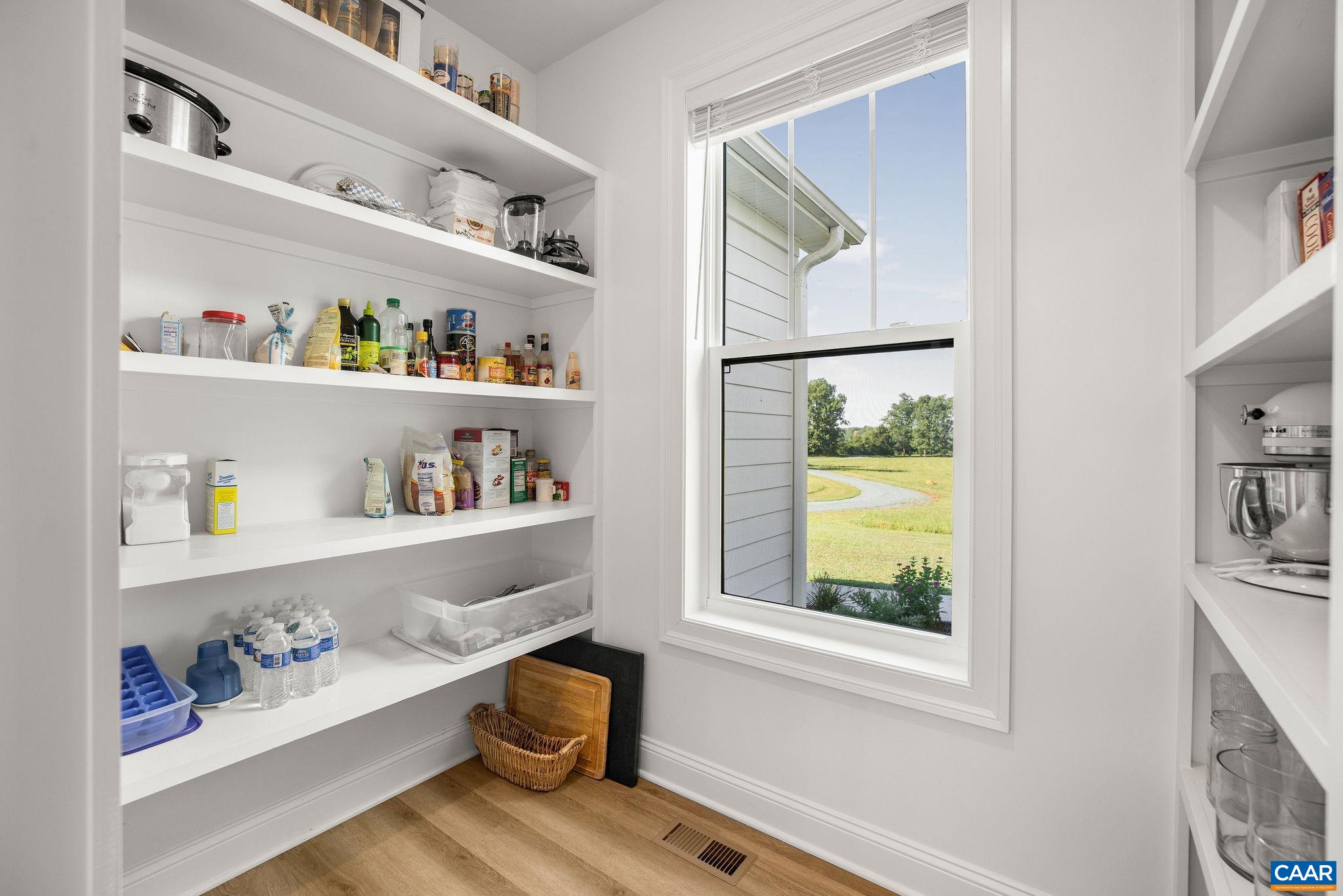 1570 JAMES RIVER RD