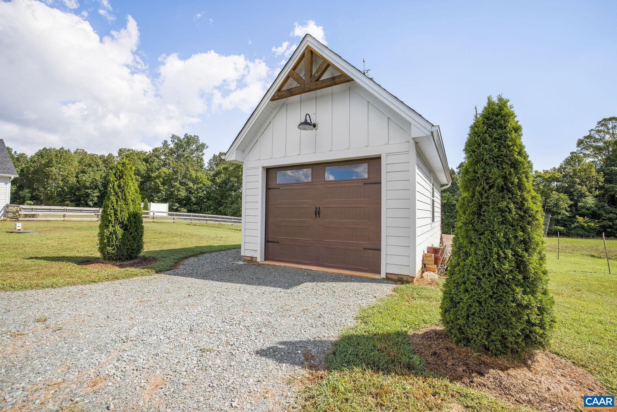 1570 JAMES RIVER RD