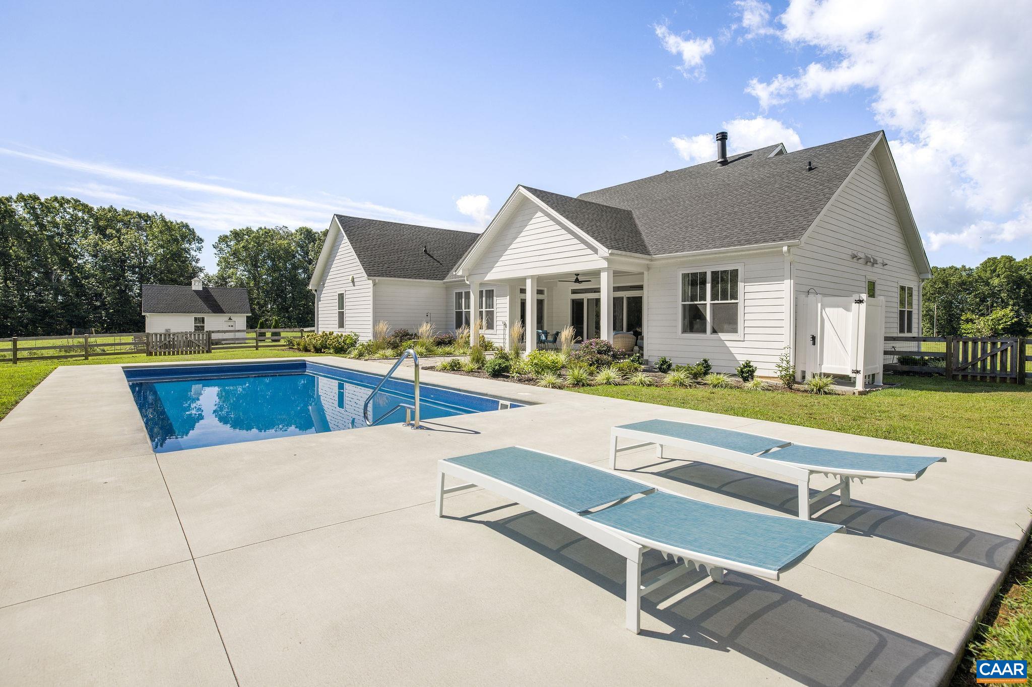 1570 JAMES RIVER RD