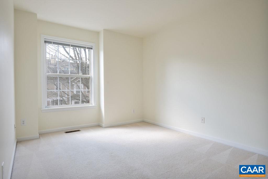 1411 GLENSIDE GREEN