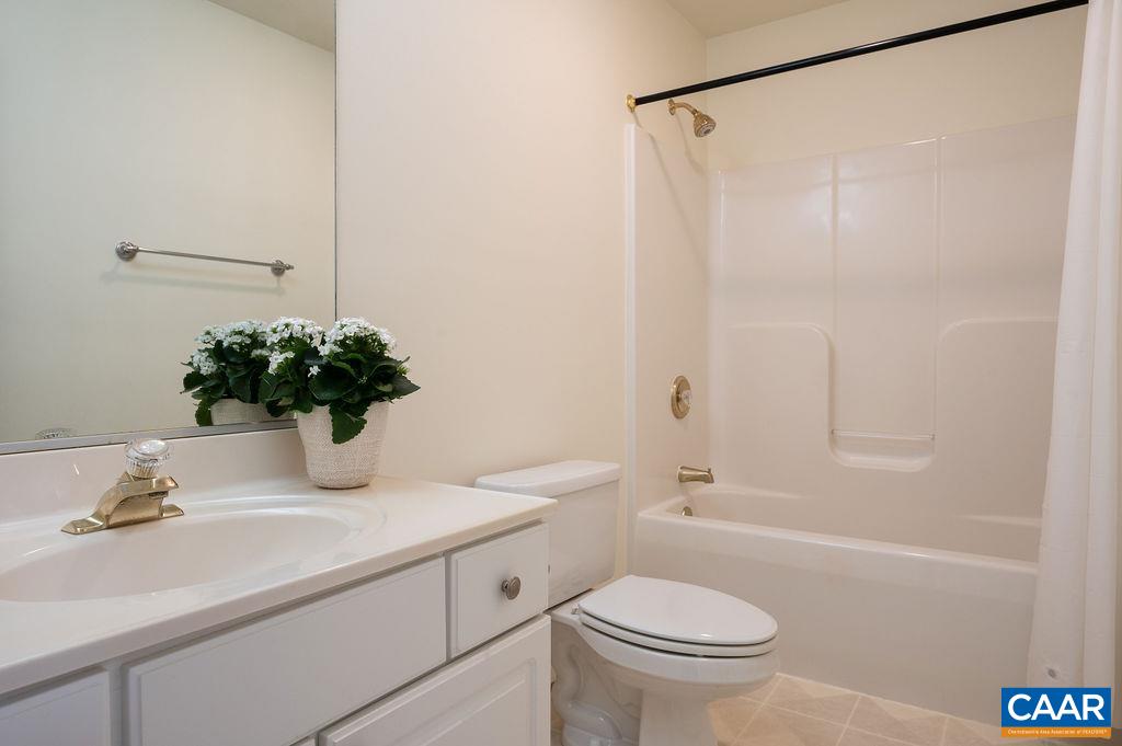 1411 GLENSIDE GREEN