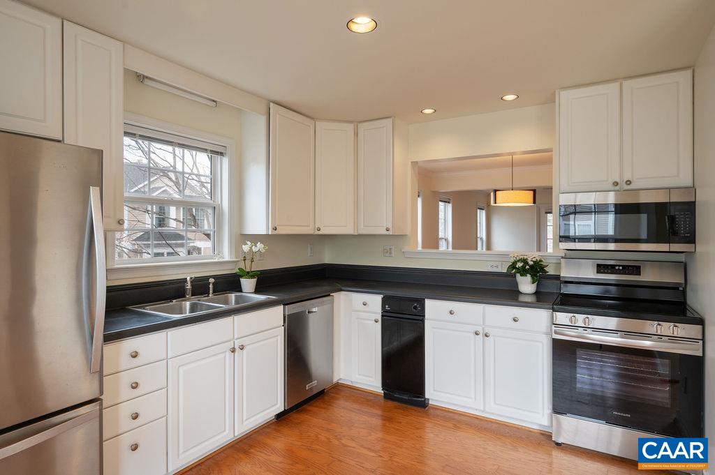 1411 GLENSIDE GREEN