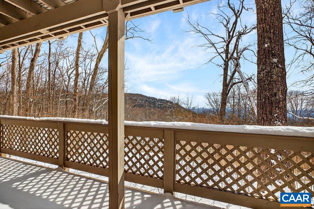 38 FIRTREE DR