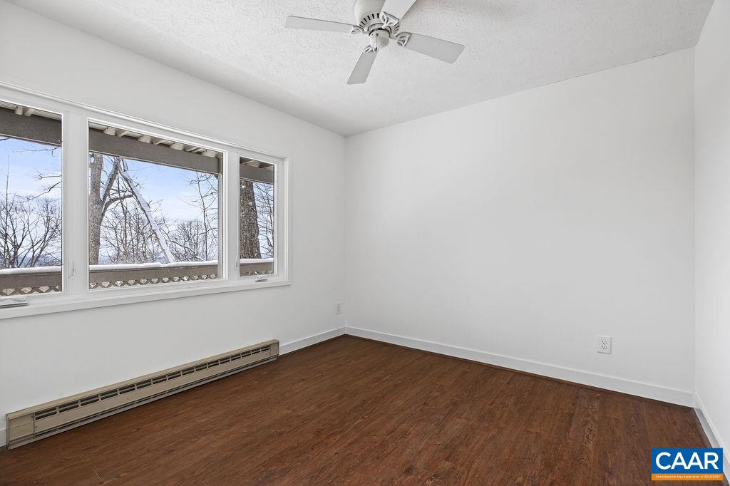 38 FIRTREE DR
