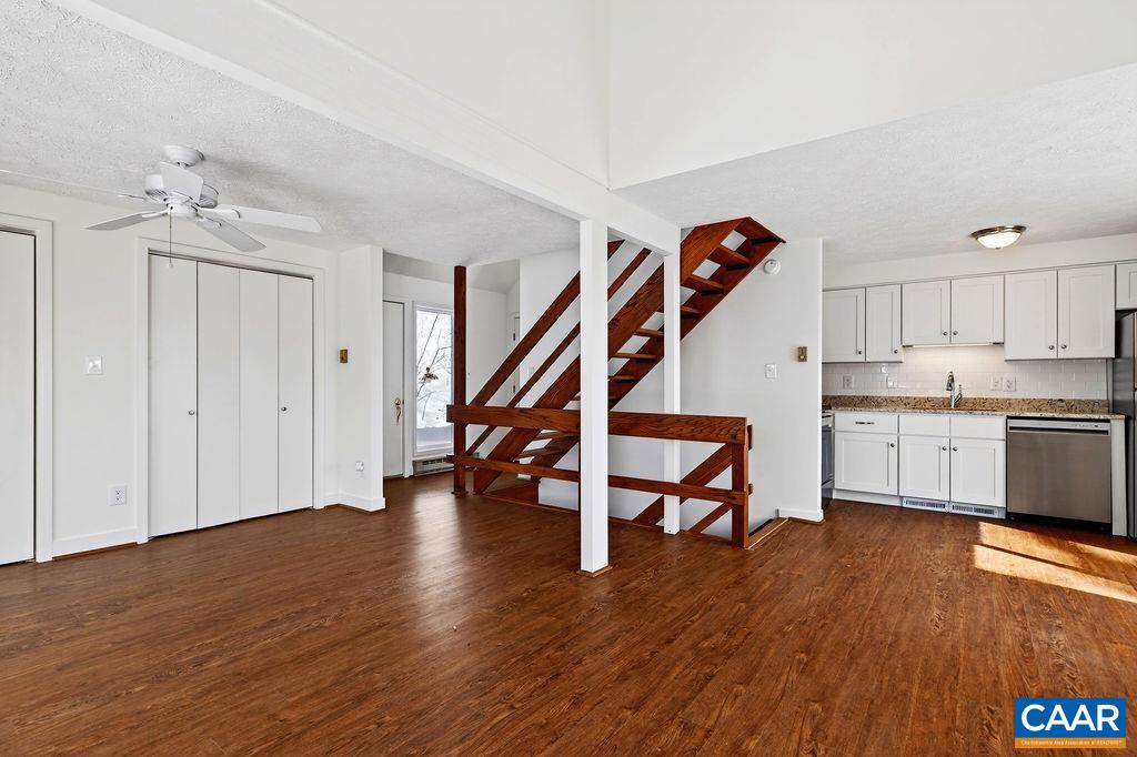 38 FIRTREE DR