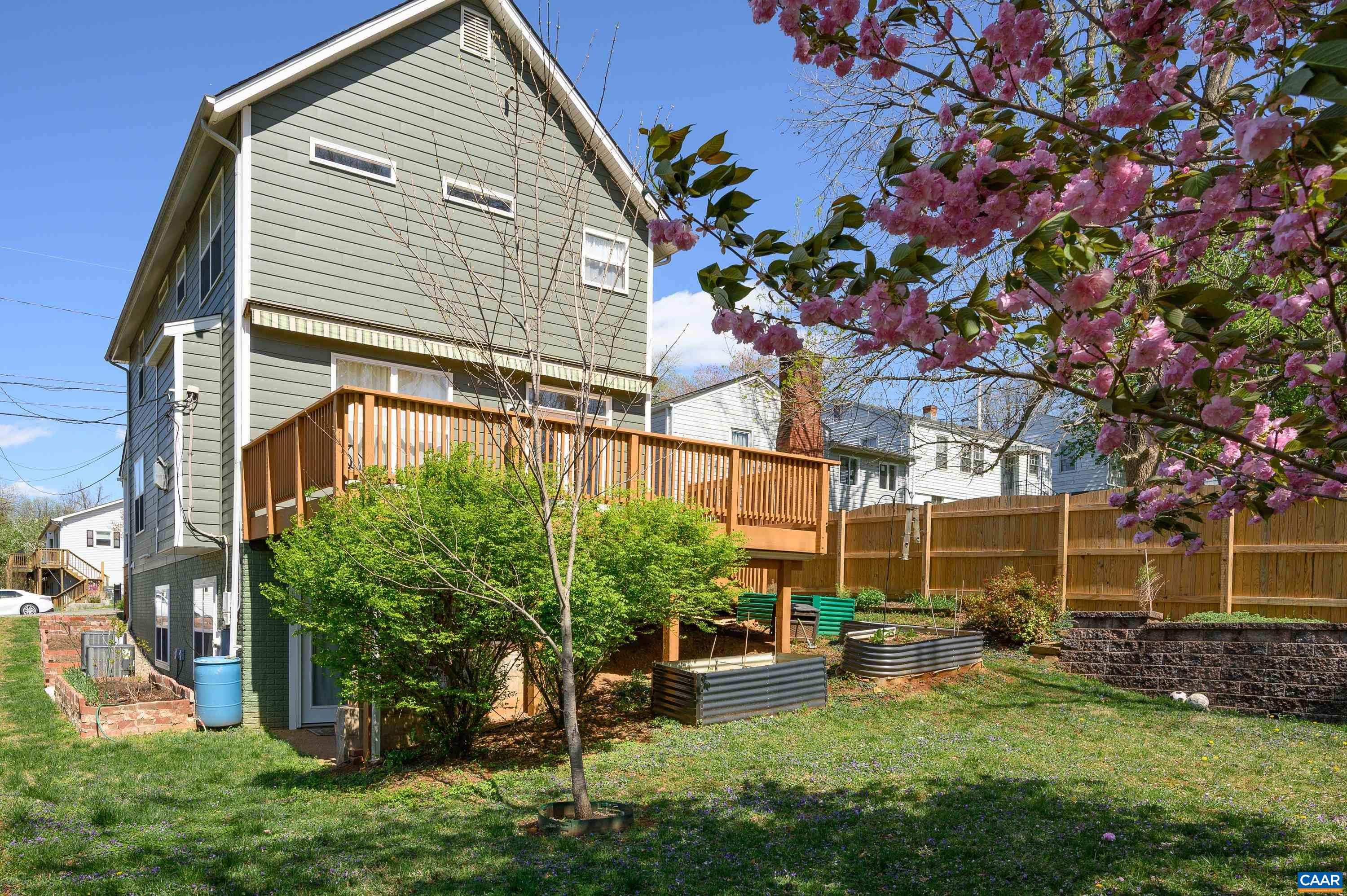908 ELLIOTT AVE
