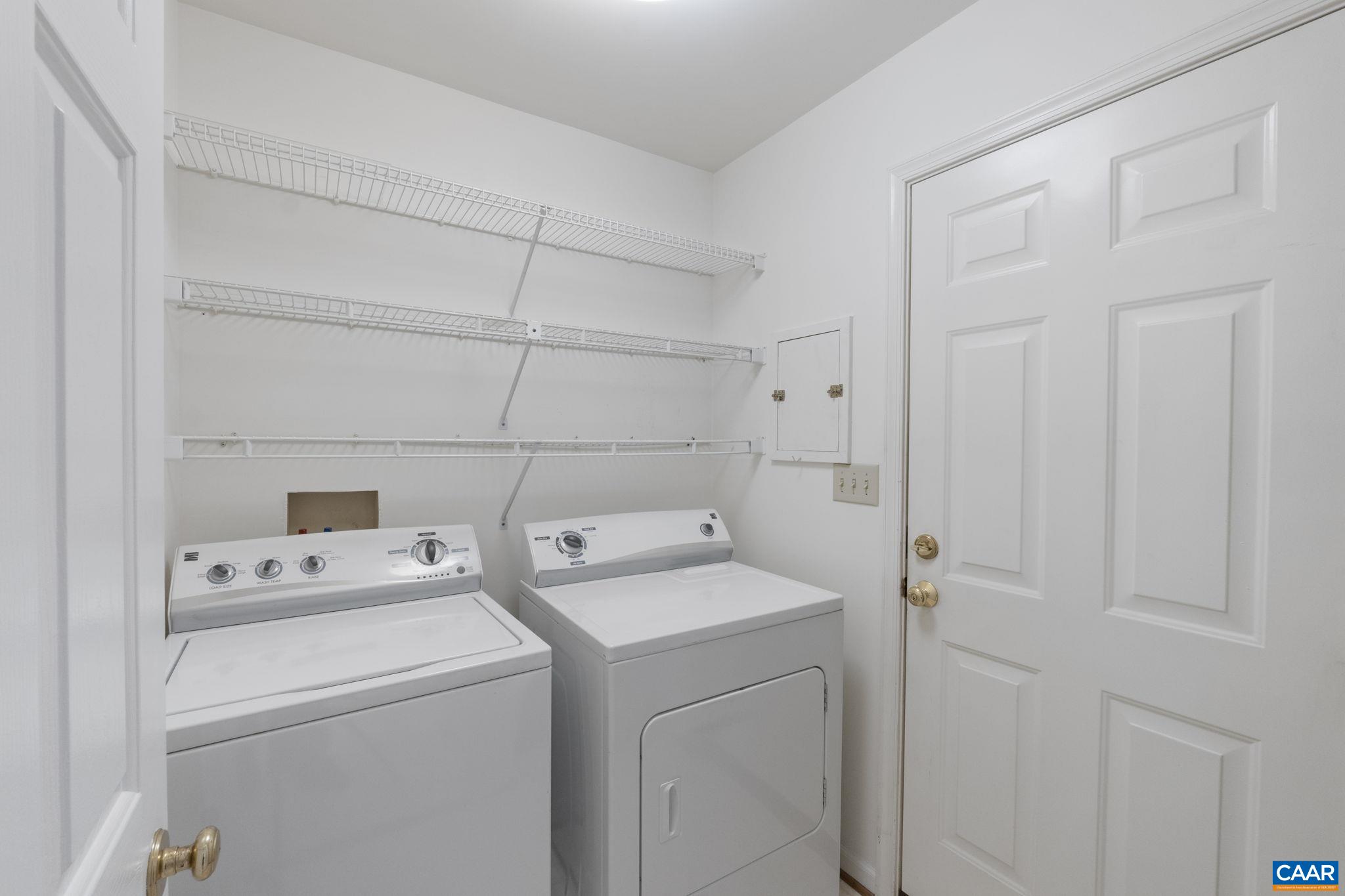 1697 BANYAN CT