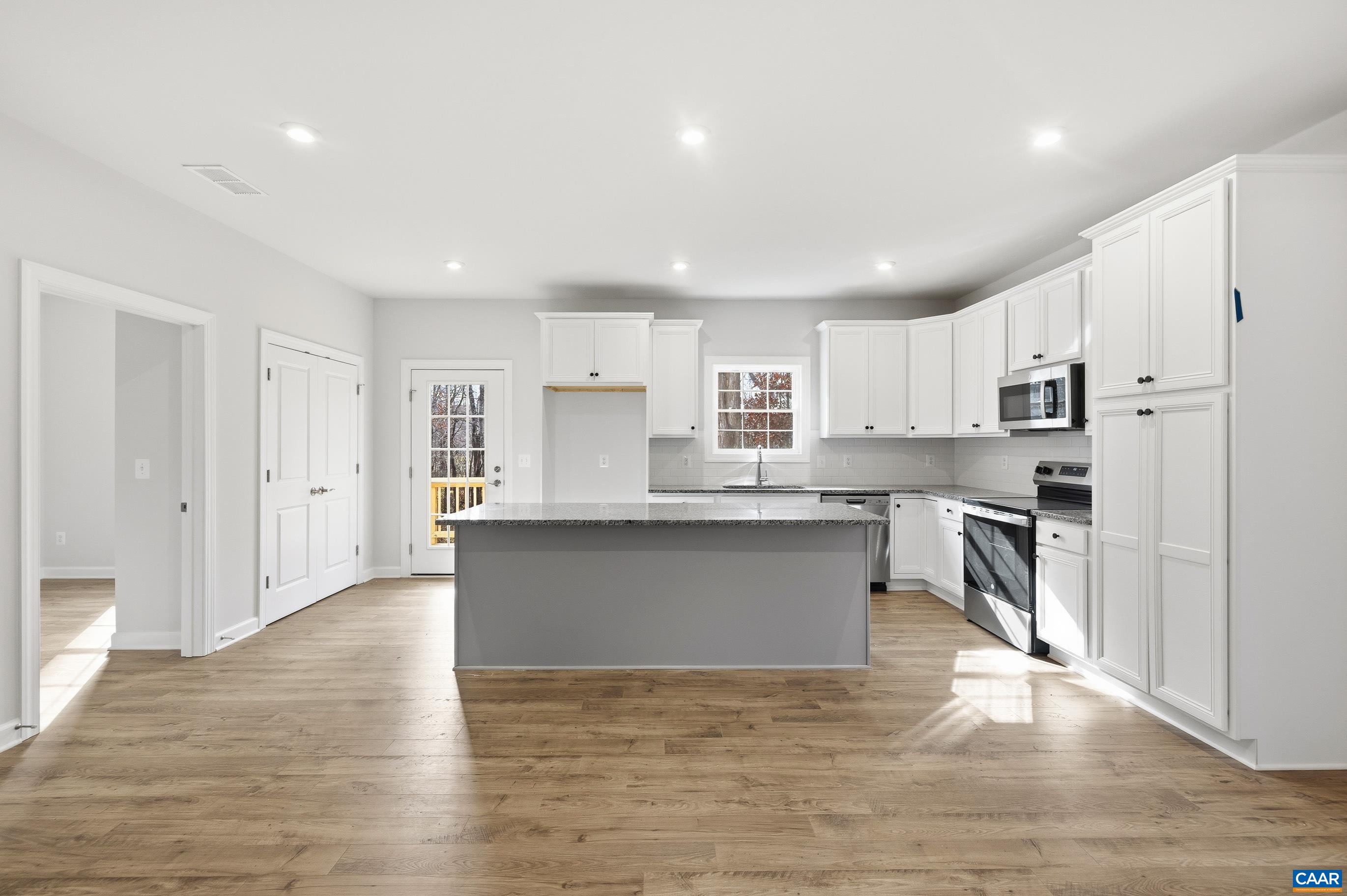 36B BETHUNE ST