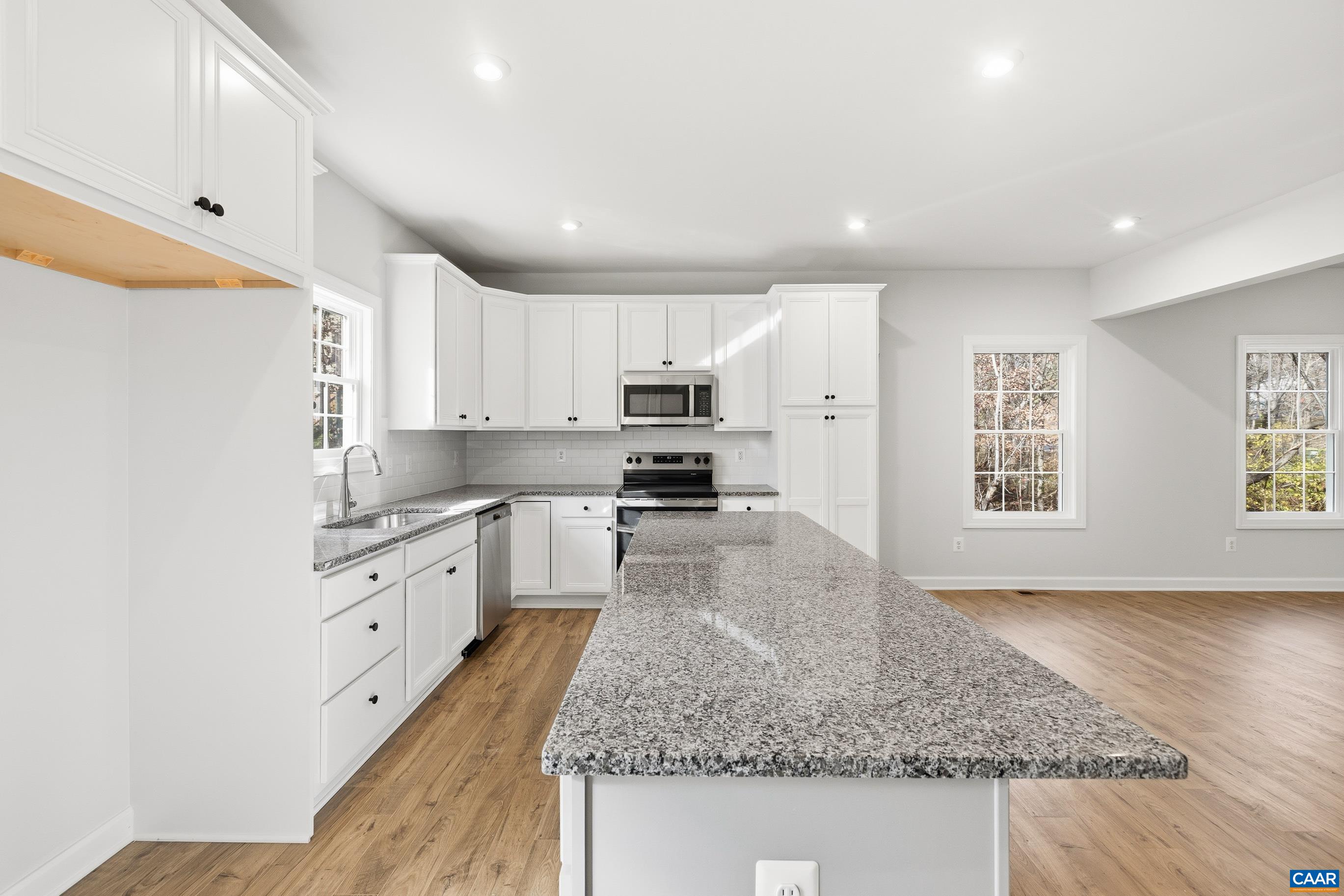 36B BETHUNE ST
