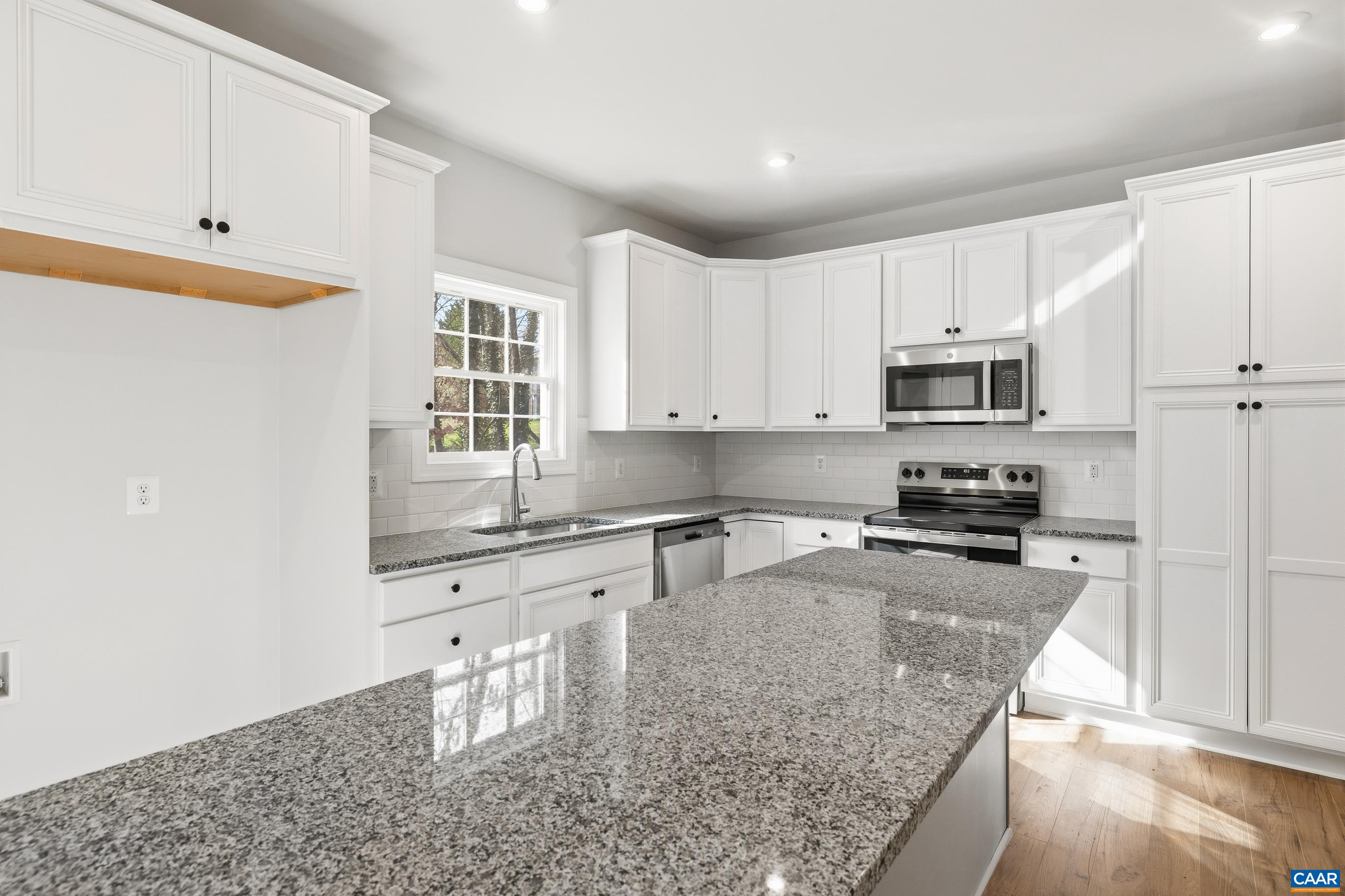 36B BETHUNE ST