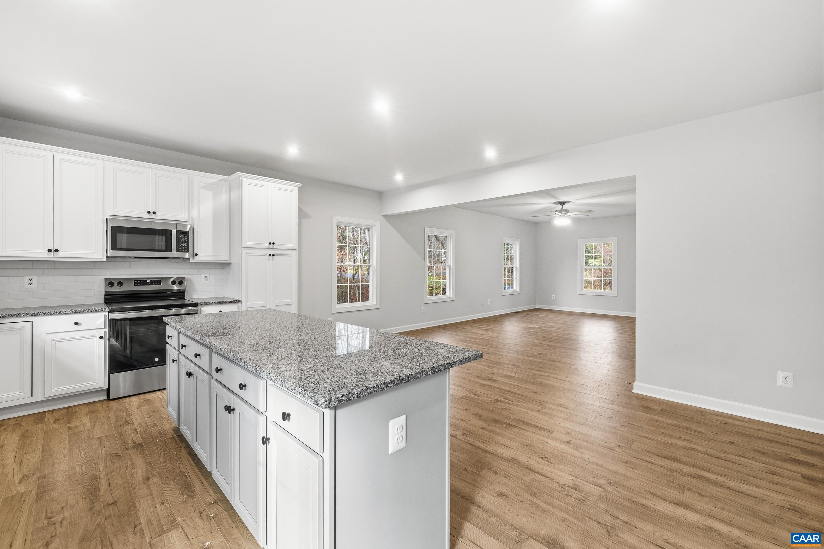 36B BETHUNE ST