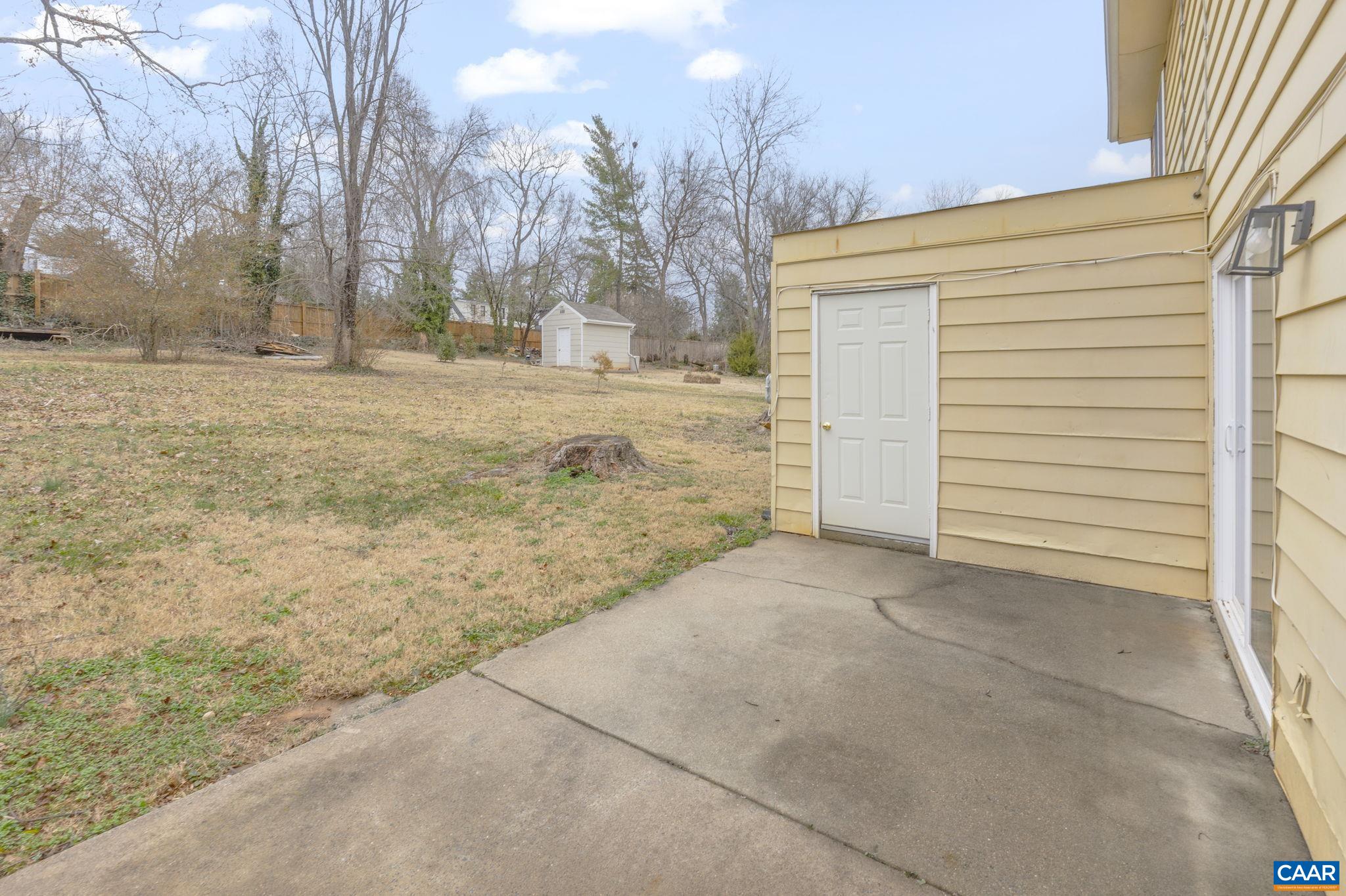 827 SAINT CLAIR AVE