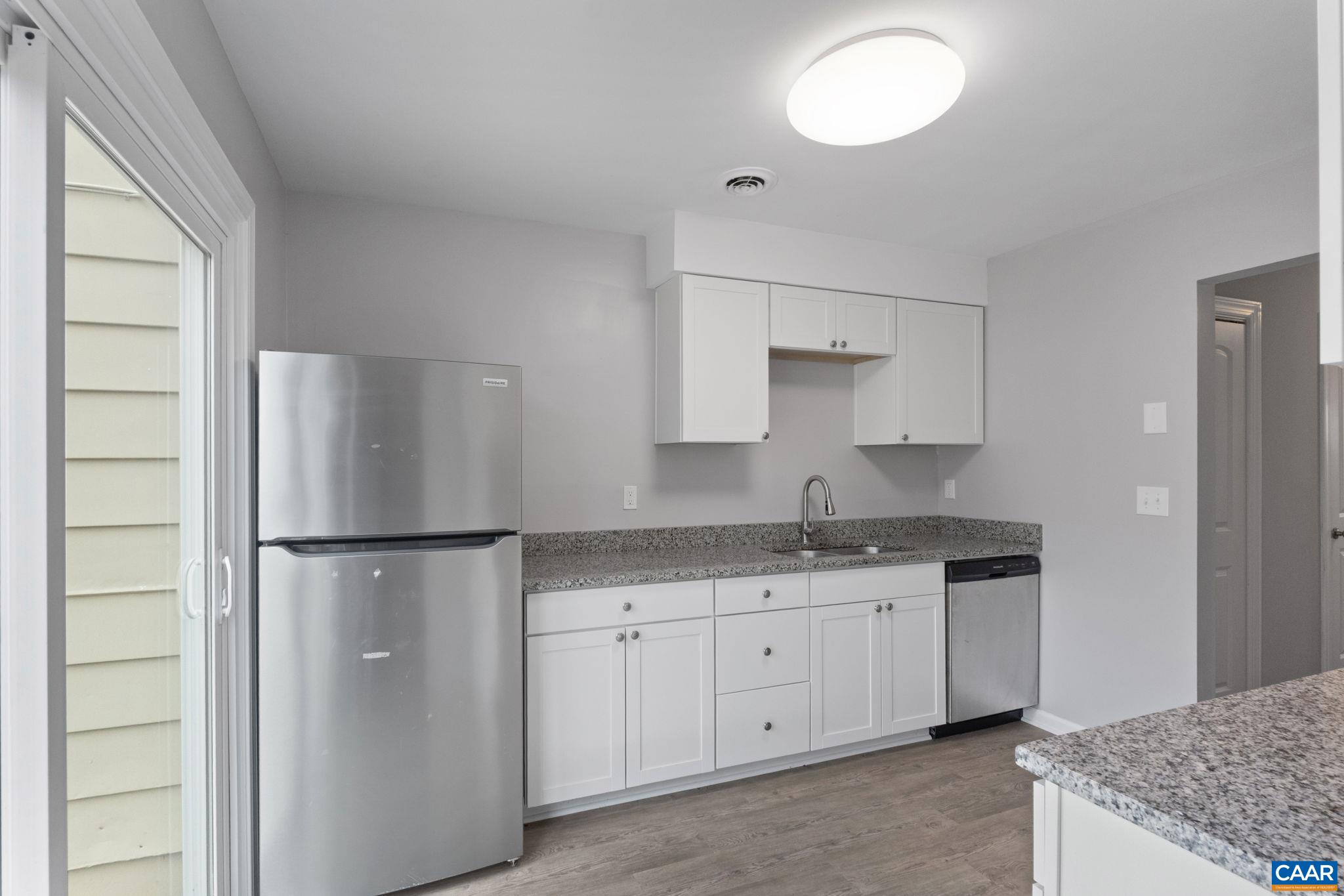 827 SAINT CLAIR AVE