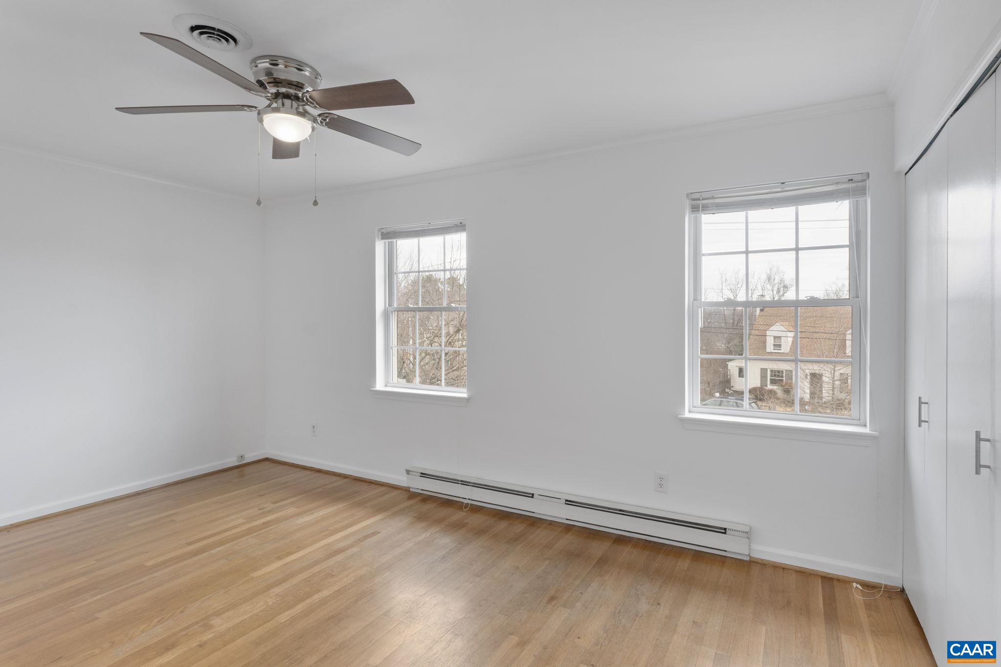 827 SAINT CLAIR AVE
