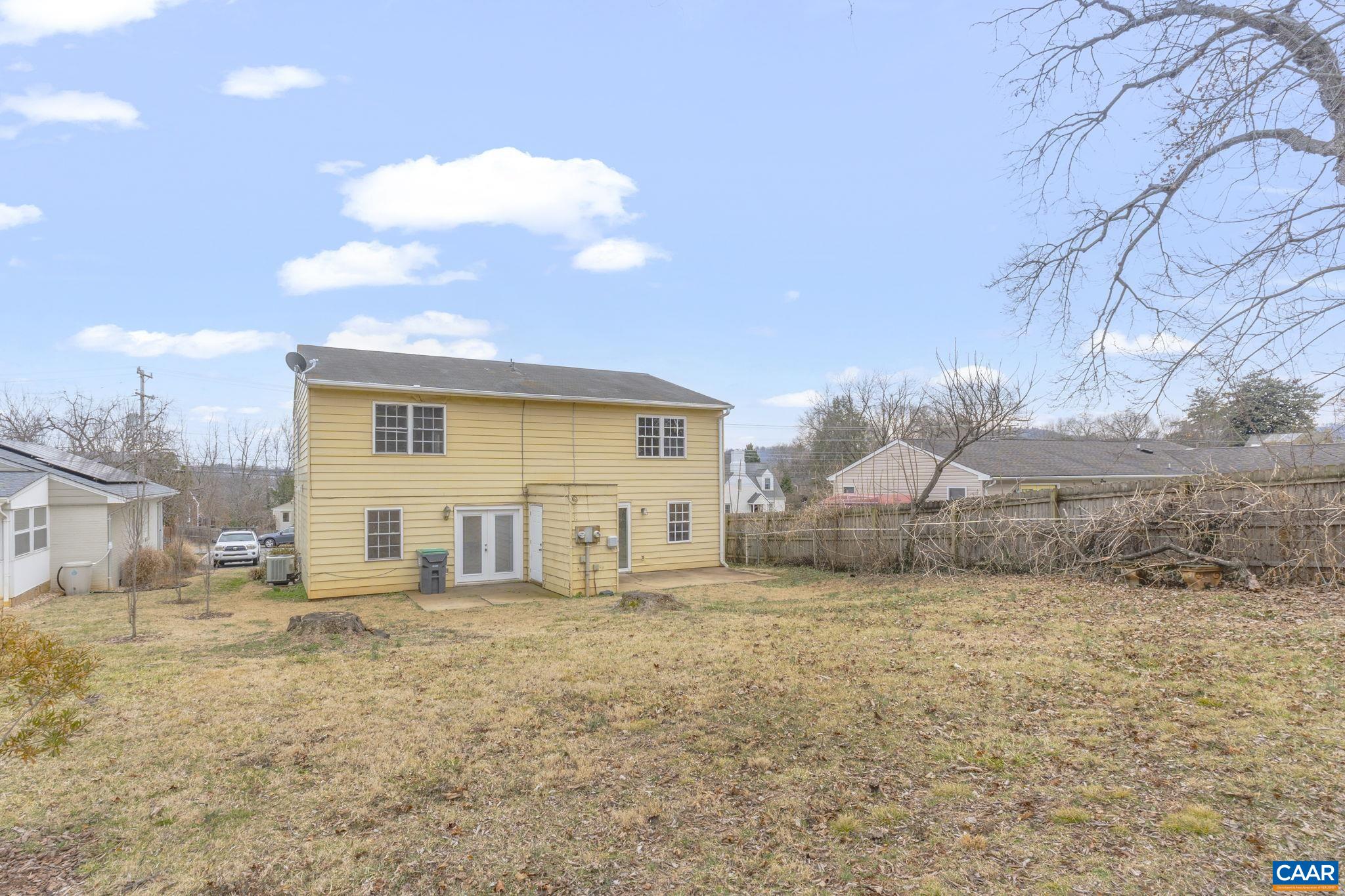 827 SAINT CLAIR AVE