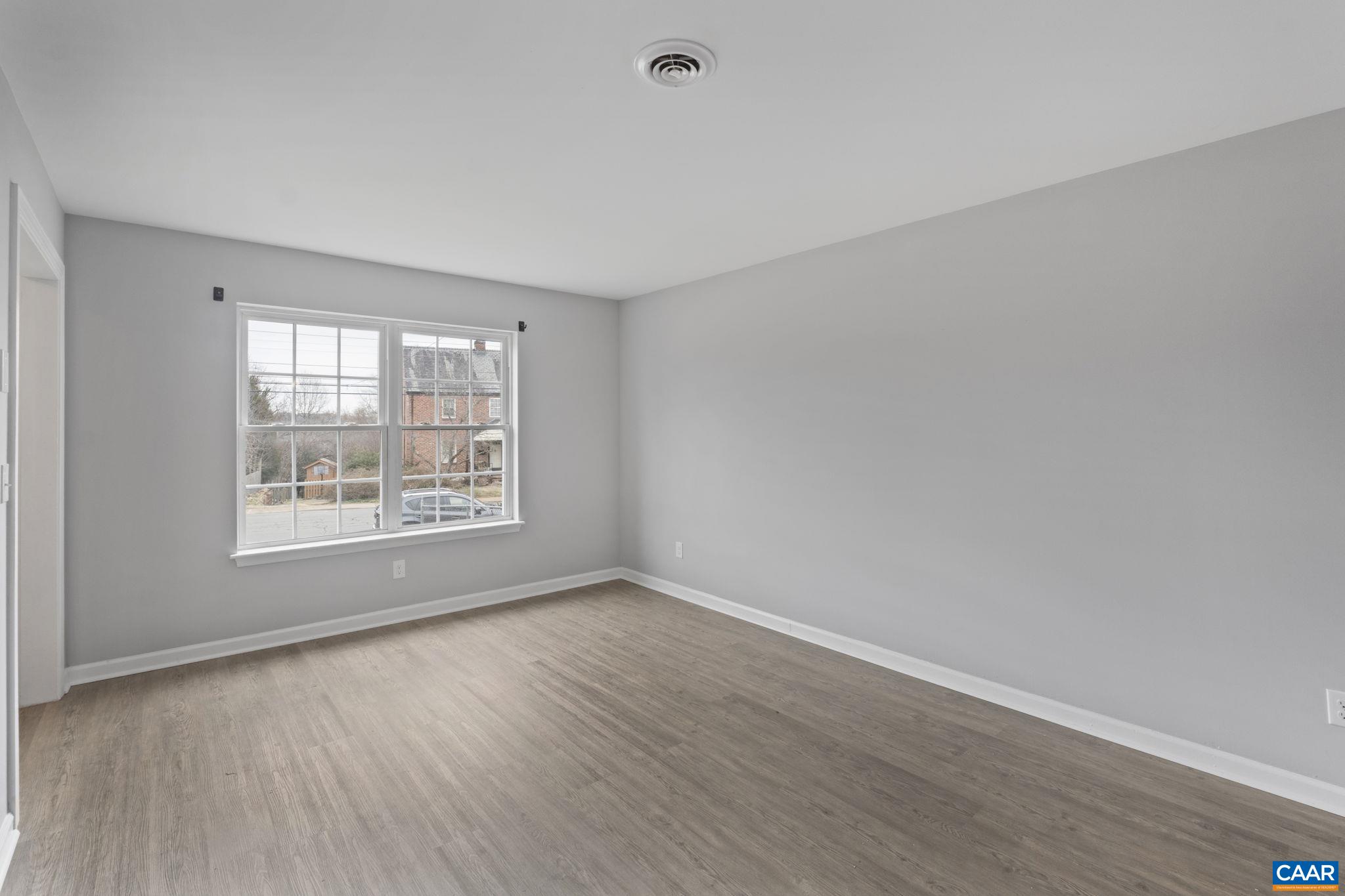 827 SAINT CLAIR AVE