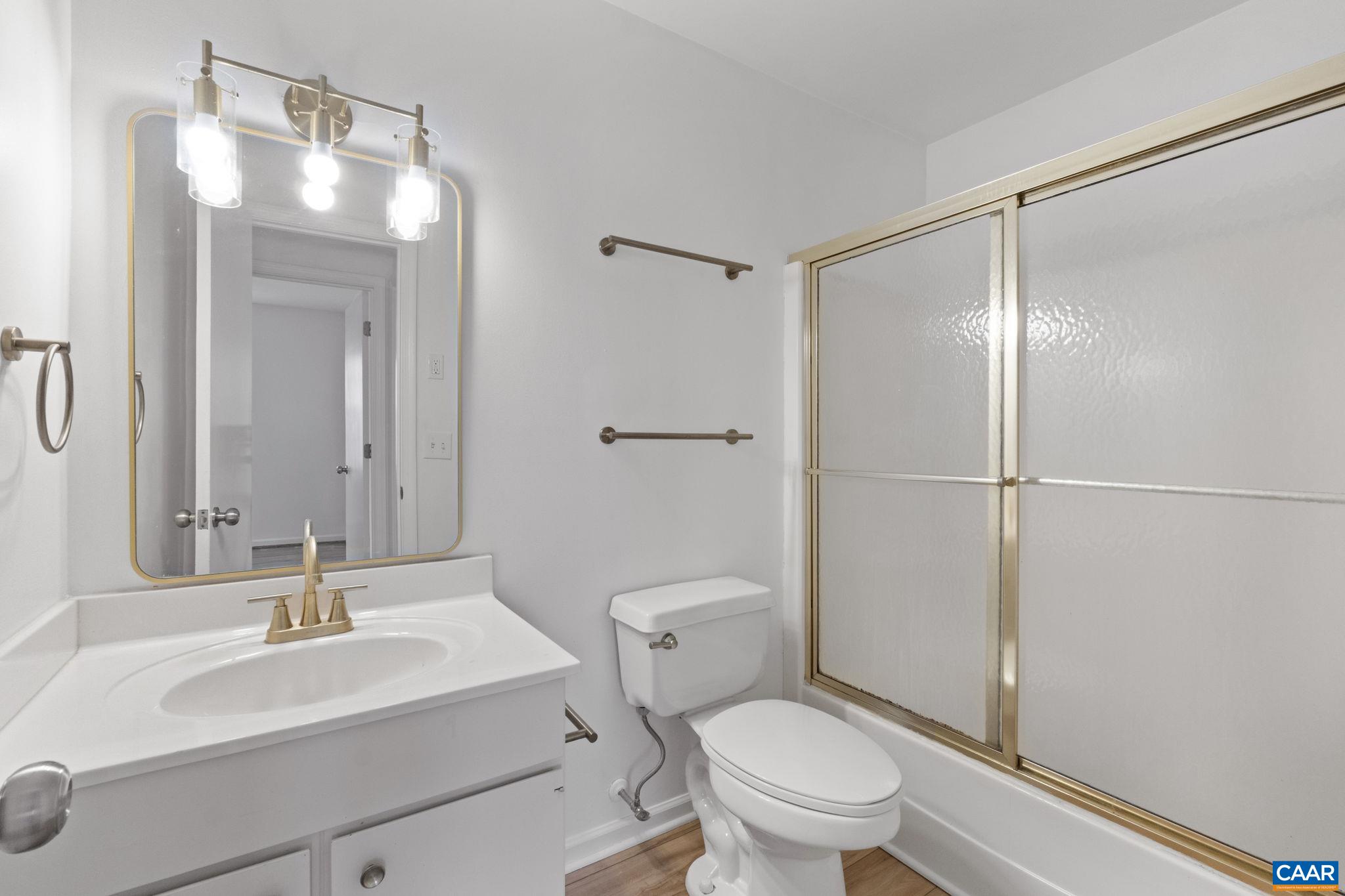 827 SAINT CLAIR AVE