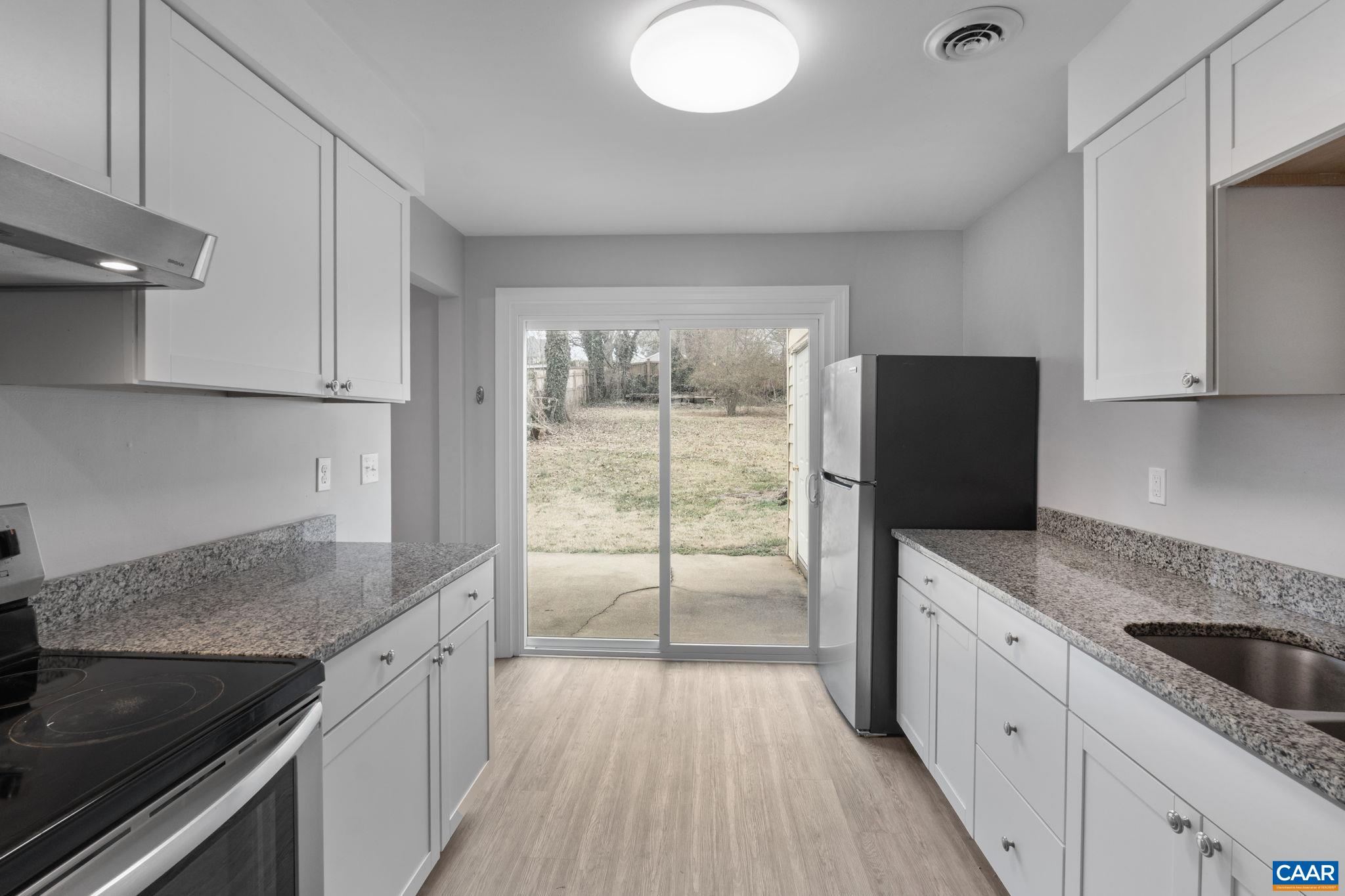 827 SAINT CLAIR AVE