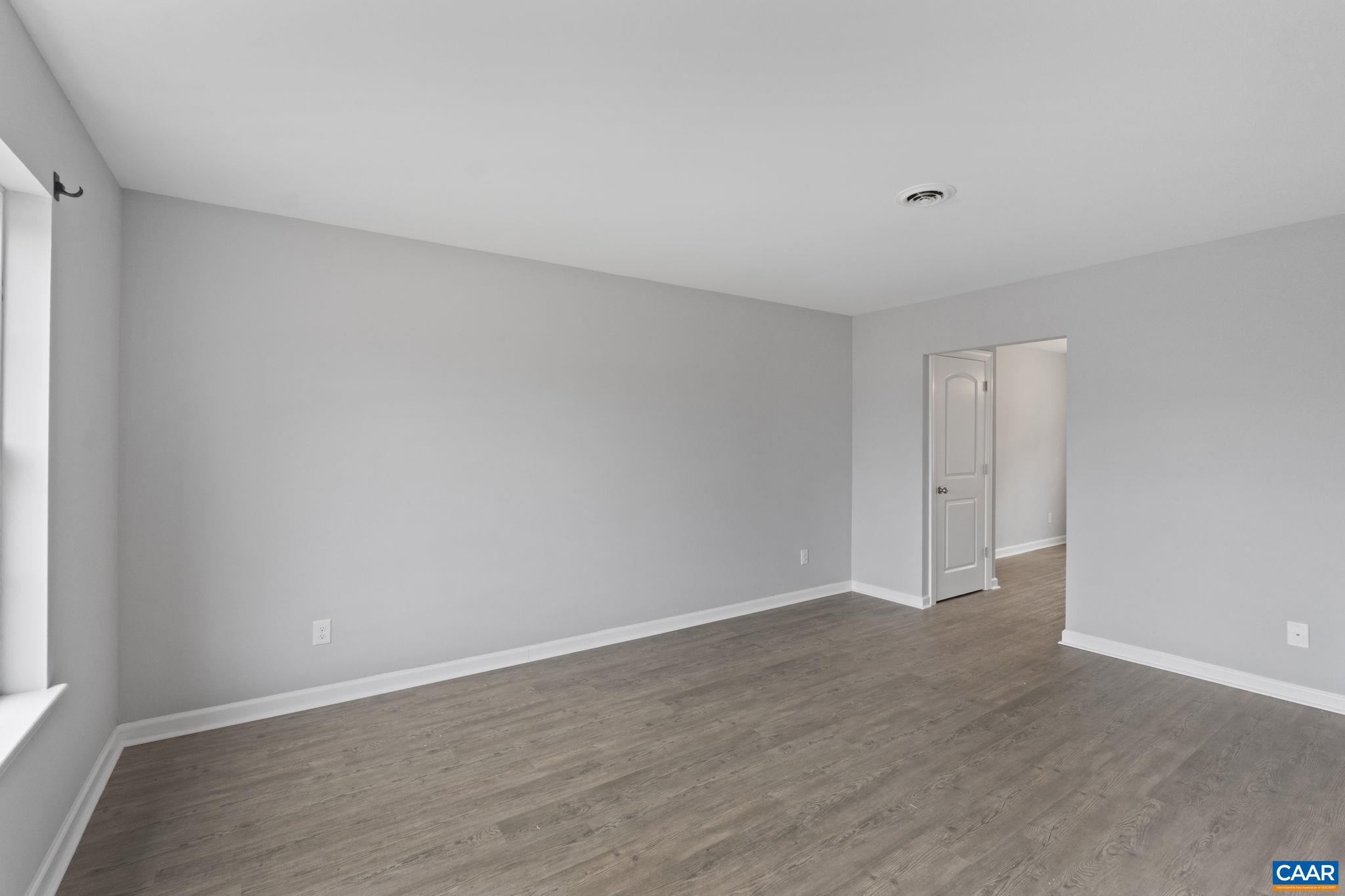 827 SAINT CLAIR AVE
