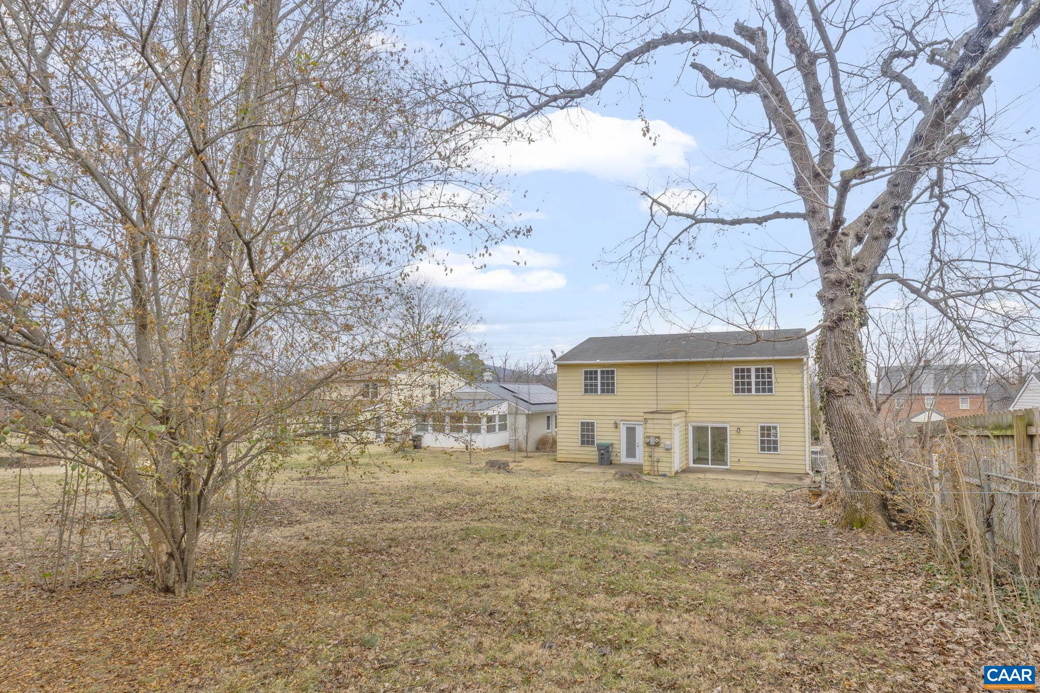 827 SAINT CLAIR AVE