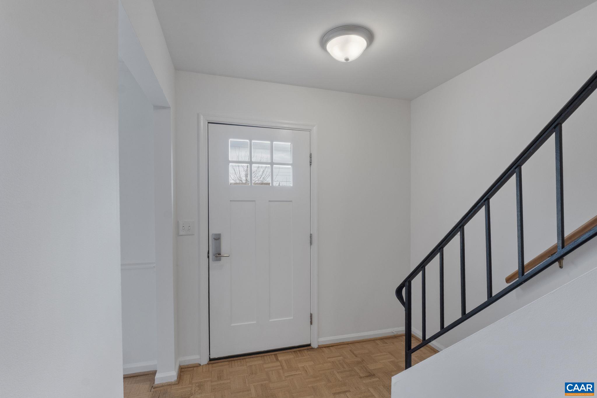 827 SAINT CLAIR AVE