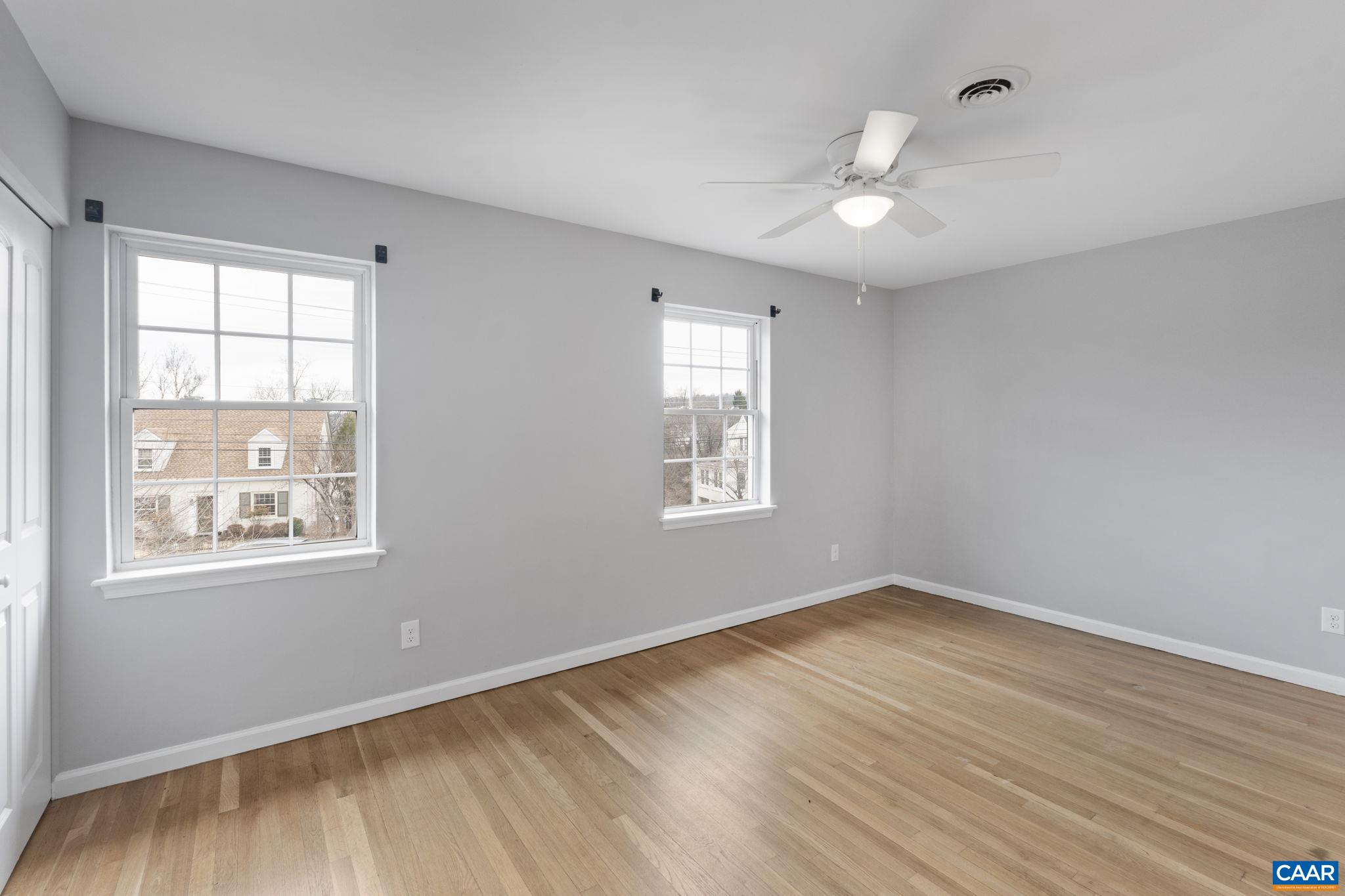 827 SAINT CLAIR AVE