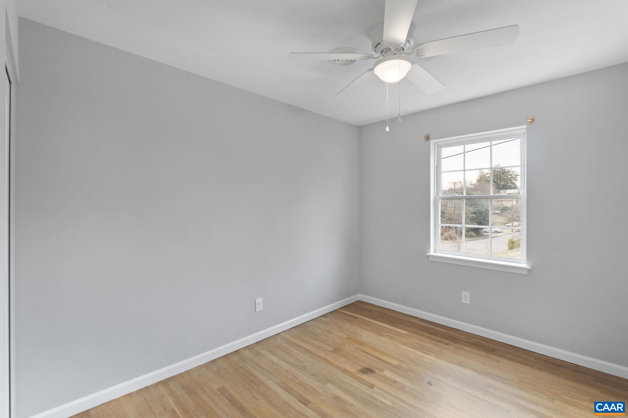 827 SAINT CLAIR AVE