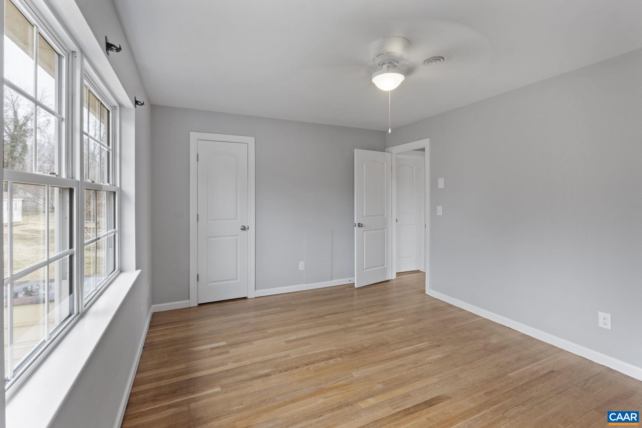 827 SAINT CLAIR AVE