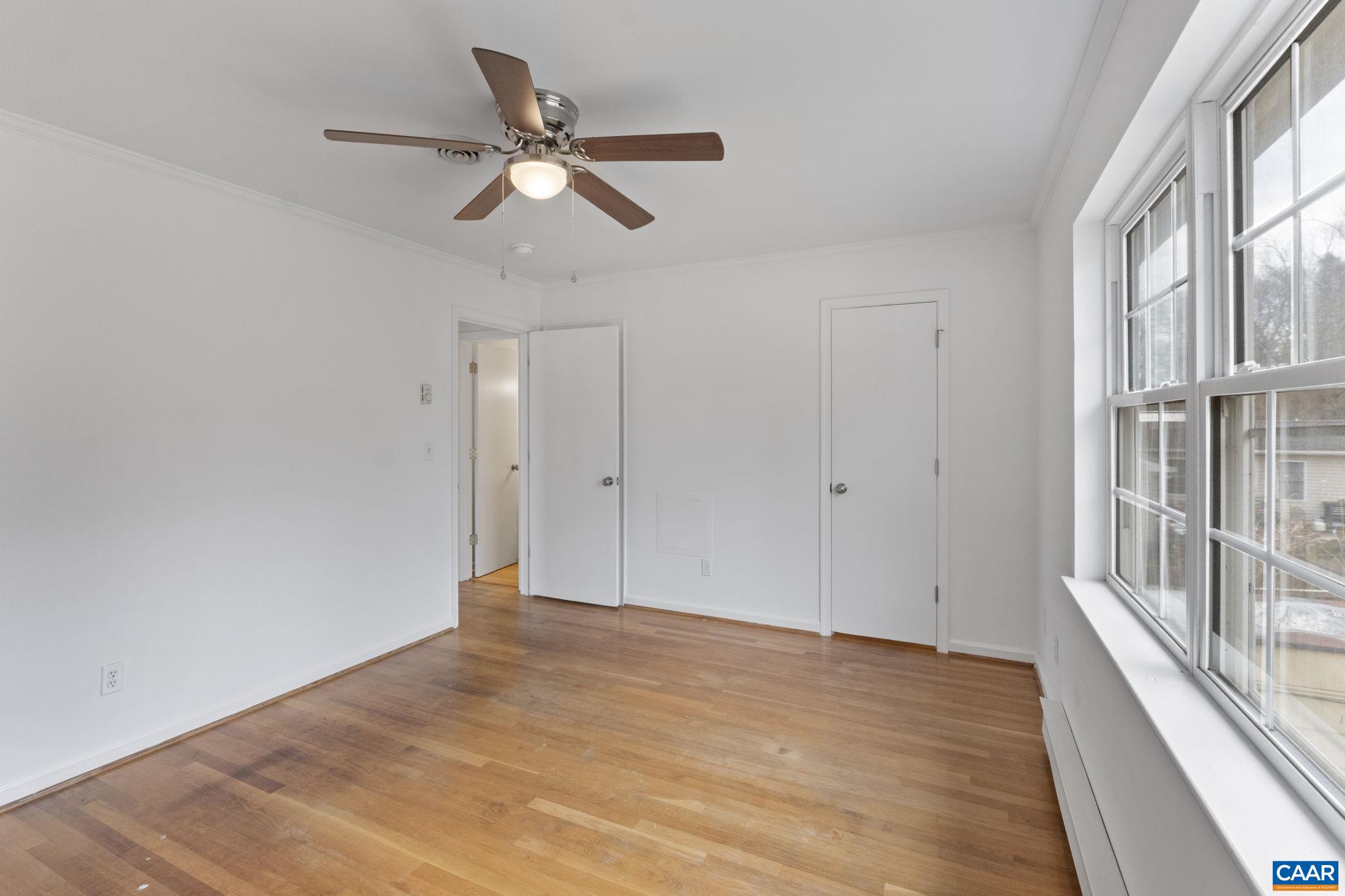 827 SAINT CLAIR AVE