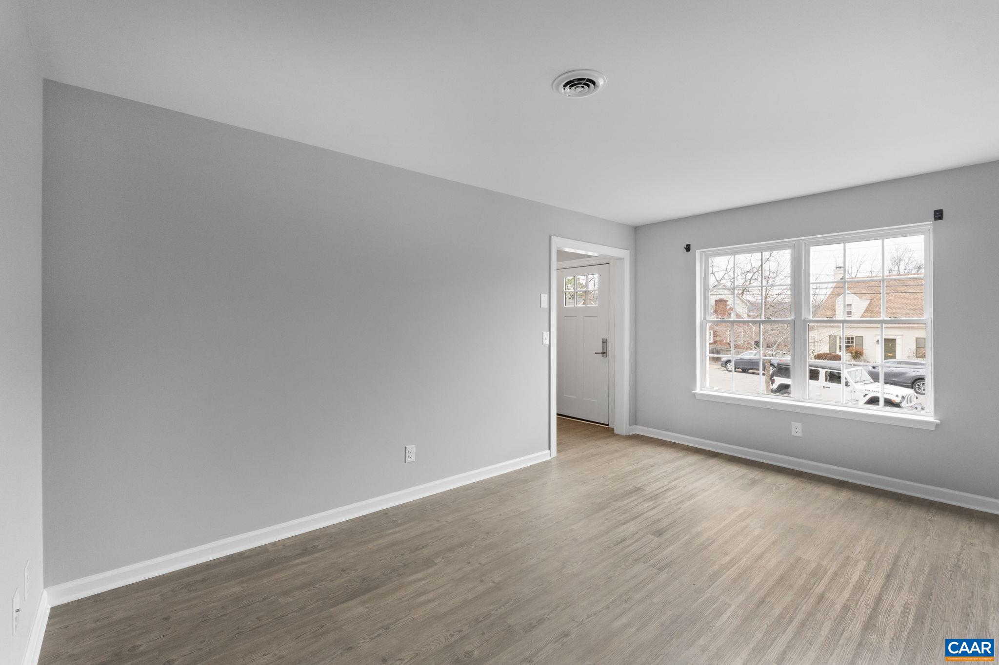 827 SAINT CLAIR AVE