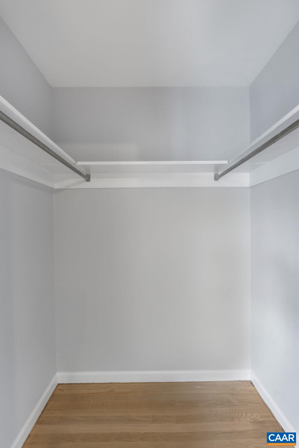 827 SAINT CLAIR AVE